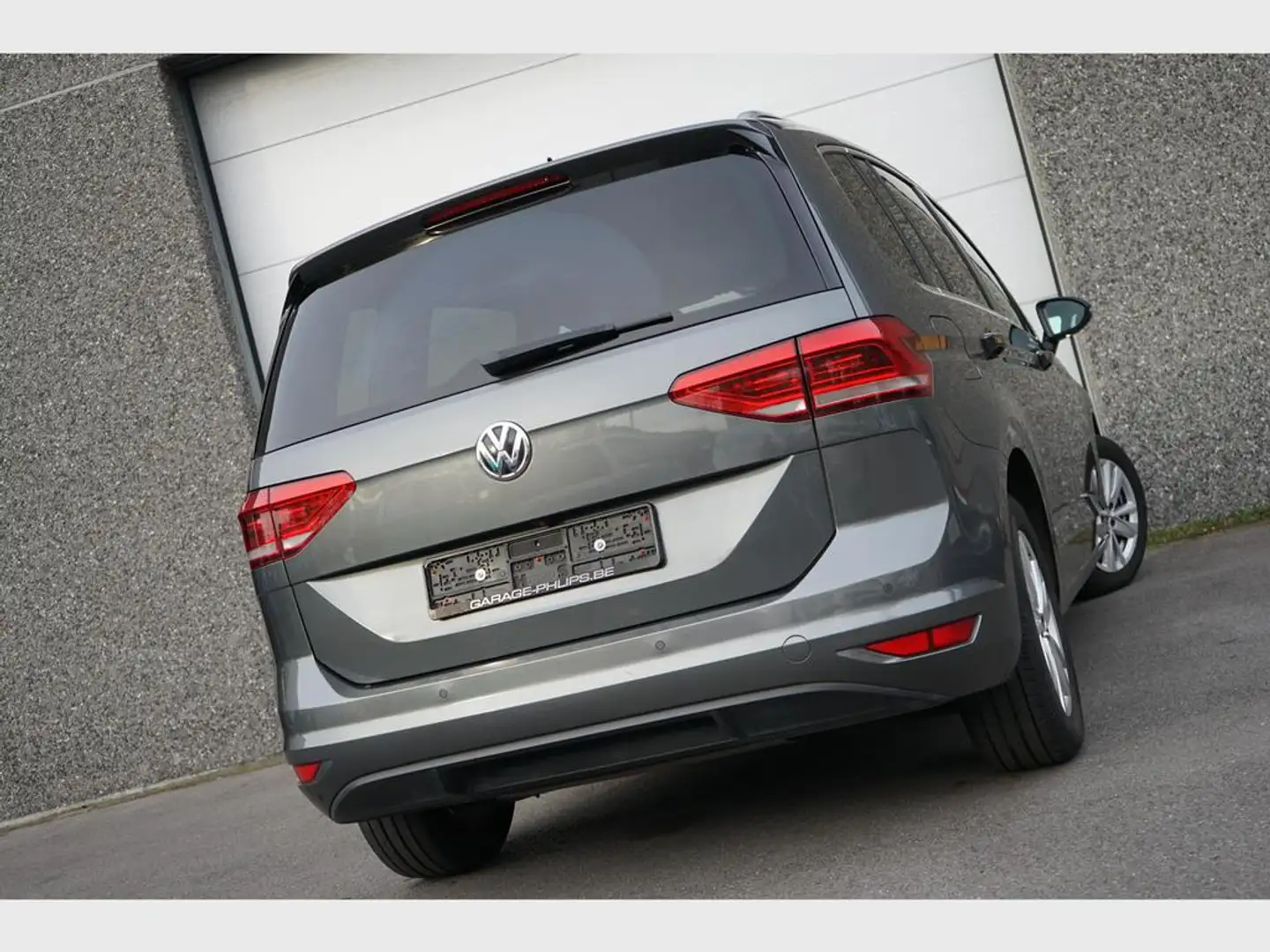 Volkswagen Touran Highline 1.5 TSI 150 pk DSG LED / MASSAGE / NAVI Gris - 2