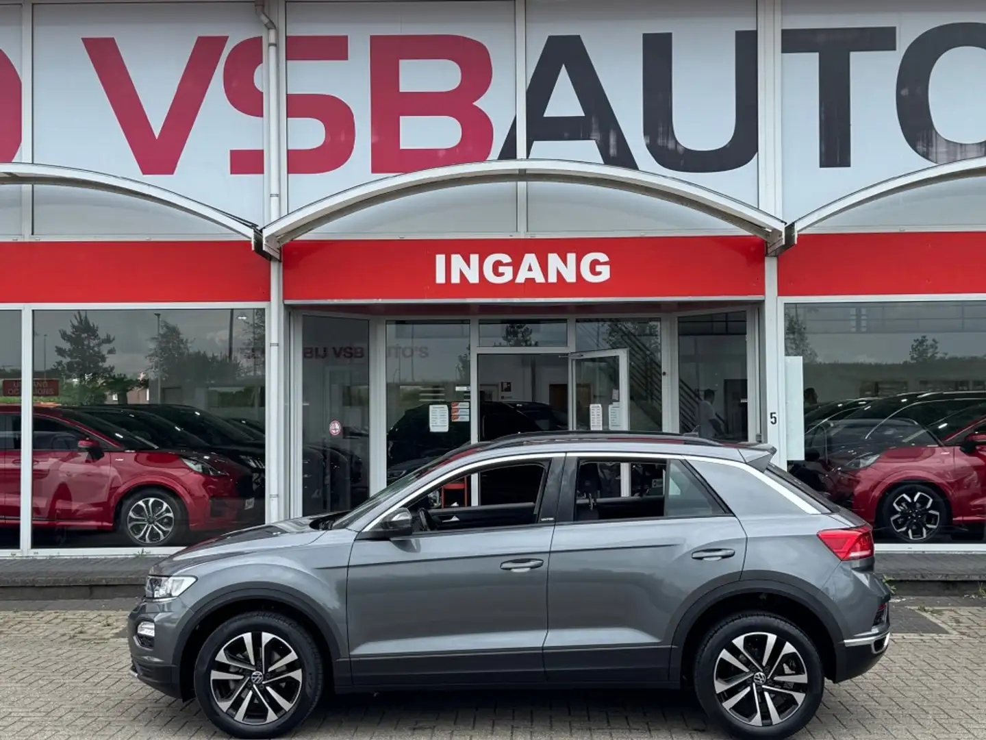 Volkswagen T-Roc 1.0 TSI UNITED 110PK LED NAVI CARPLAY AIRCO LMV PD Gris - 2