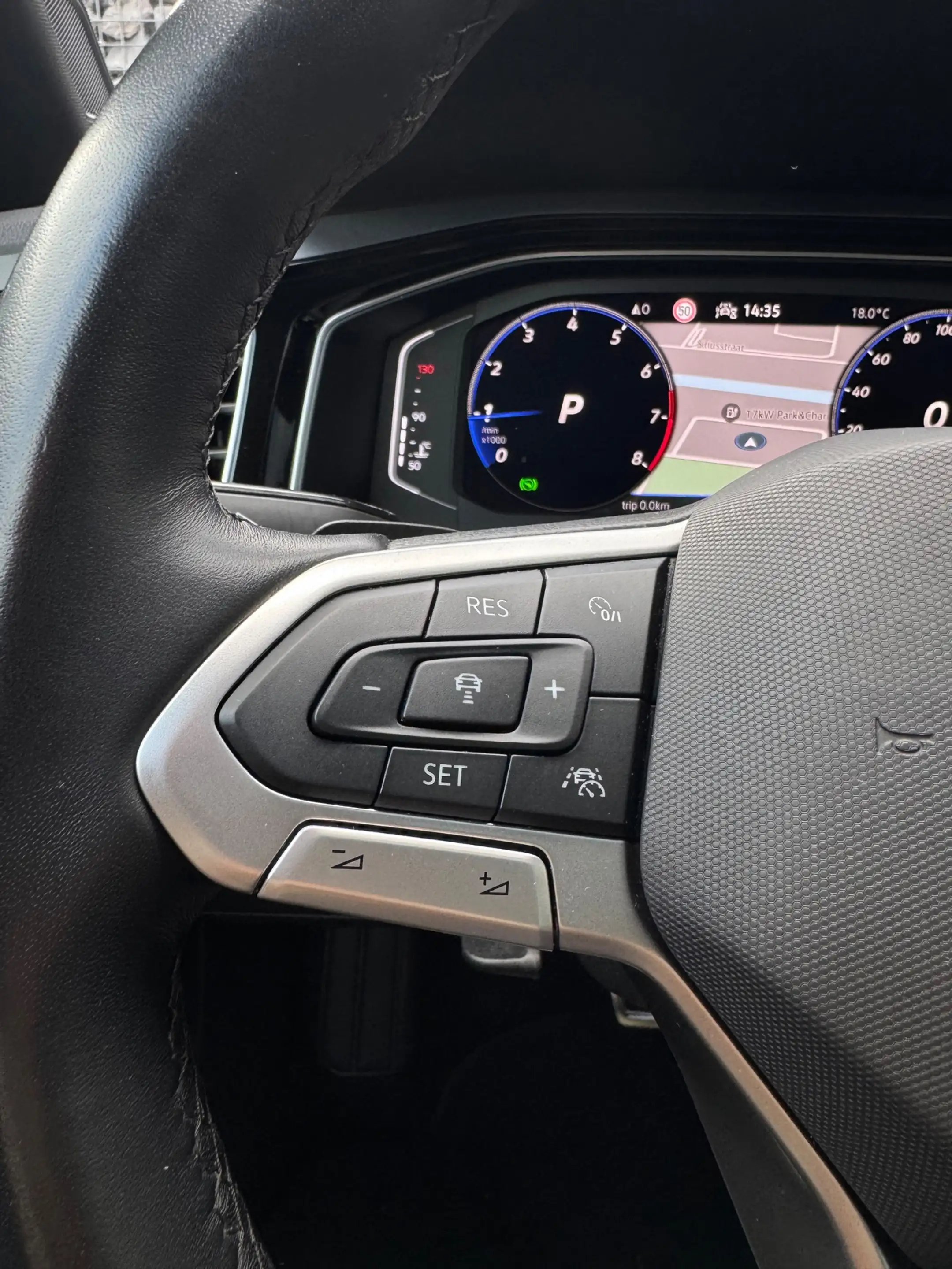 Volkswagen Taigo 1.5 TSI R-Line 3x R-Line Pano Keyless Camera — photo 10