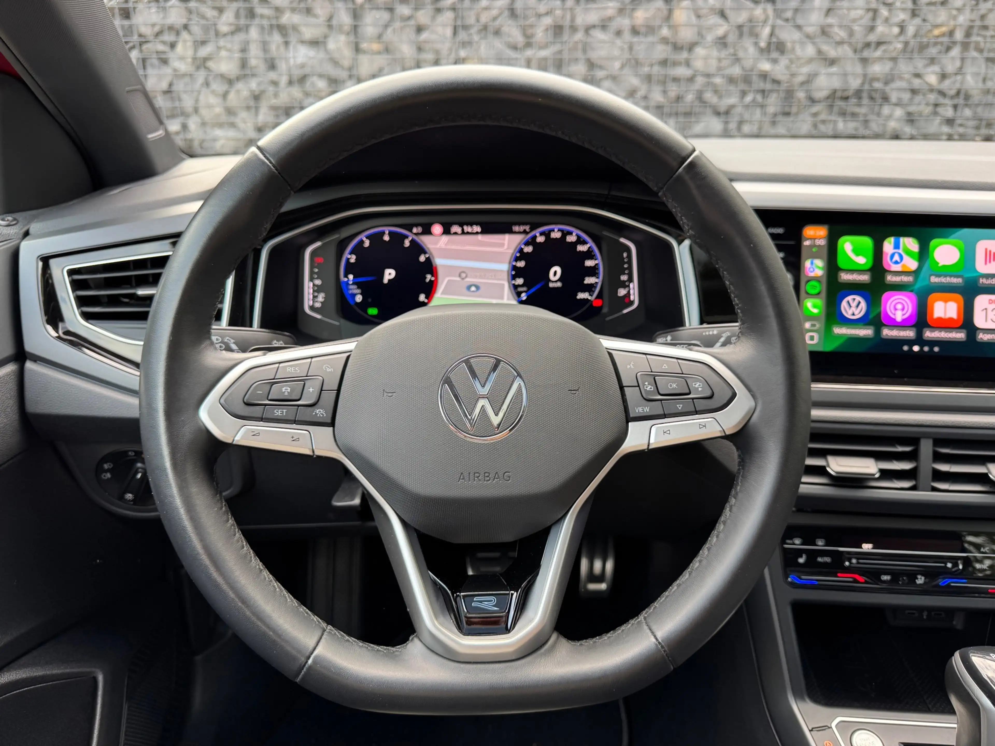 Volkswagen Taigo 1.5 TSI R-Line 3x R-Line Pano Keyless Camera — photo 9