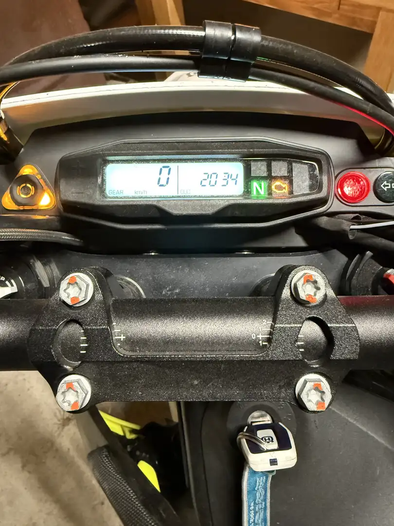 Husqvarna 701 Supermoto Gri - 2