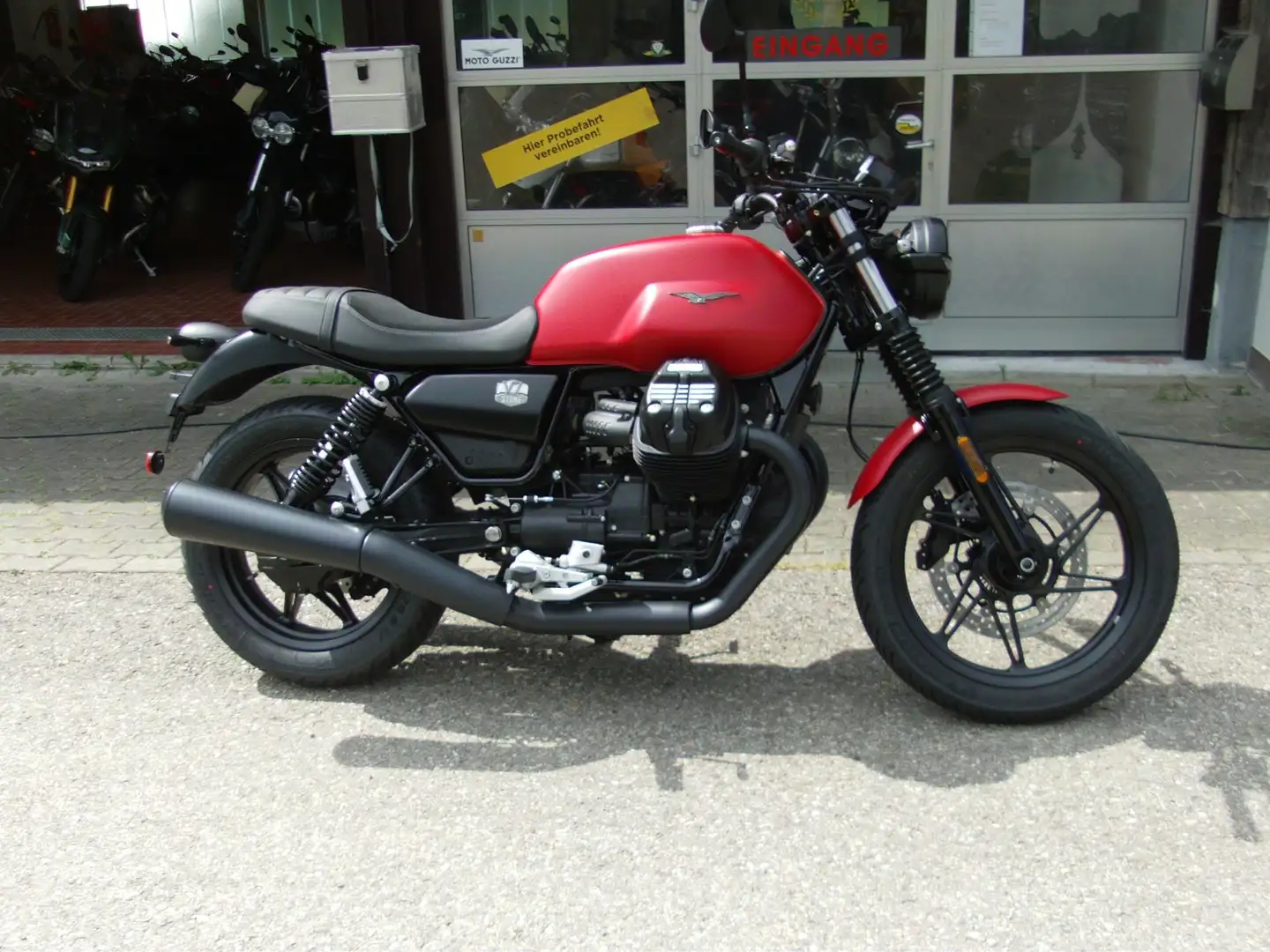 Moto Guzzi V 7 Stone Piros - 2