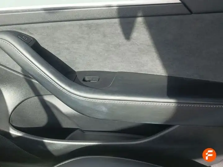Tesla Model 3 2023, foto 30