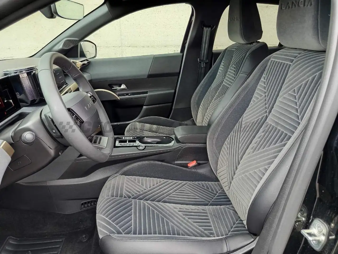 Lancia Ypsilon 2024 — фото 12