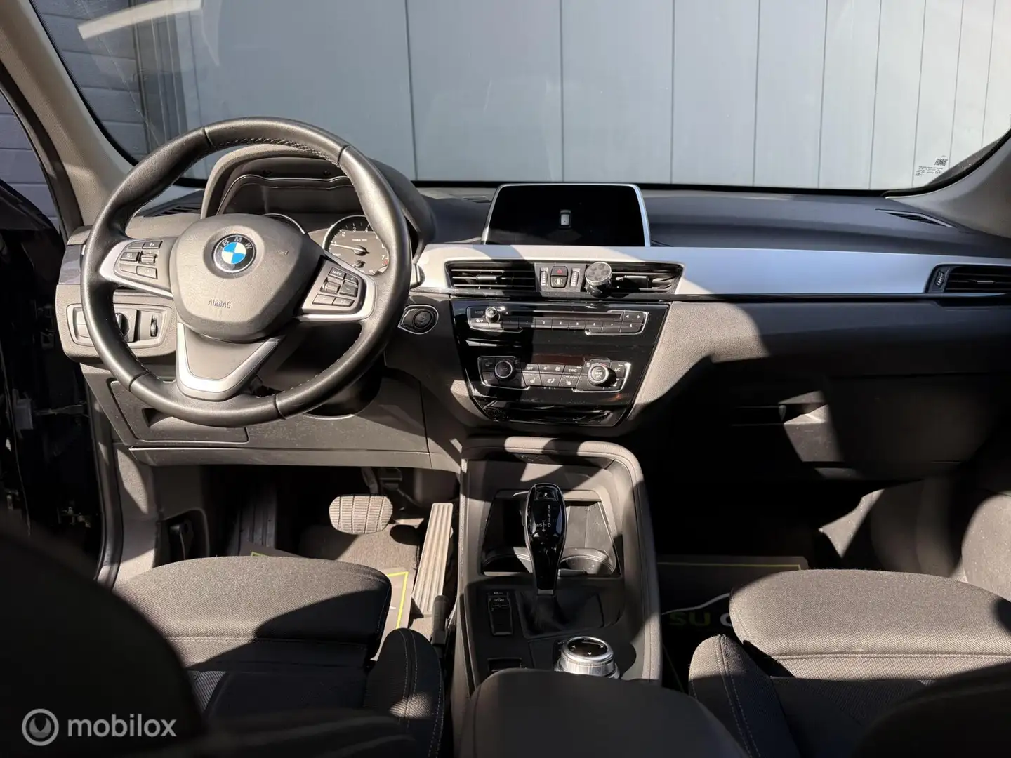 BMW X1 sDrive18i High Executive NAP|Cruise|Sensor|Stoelve Zwart - 2