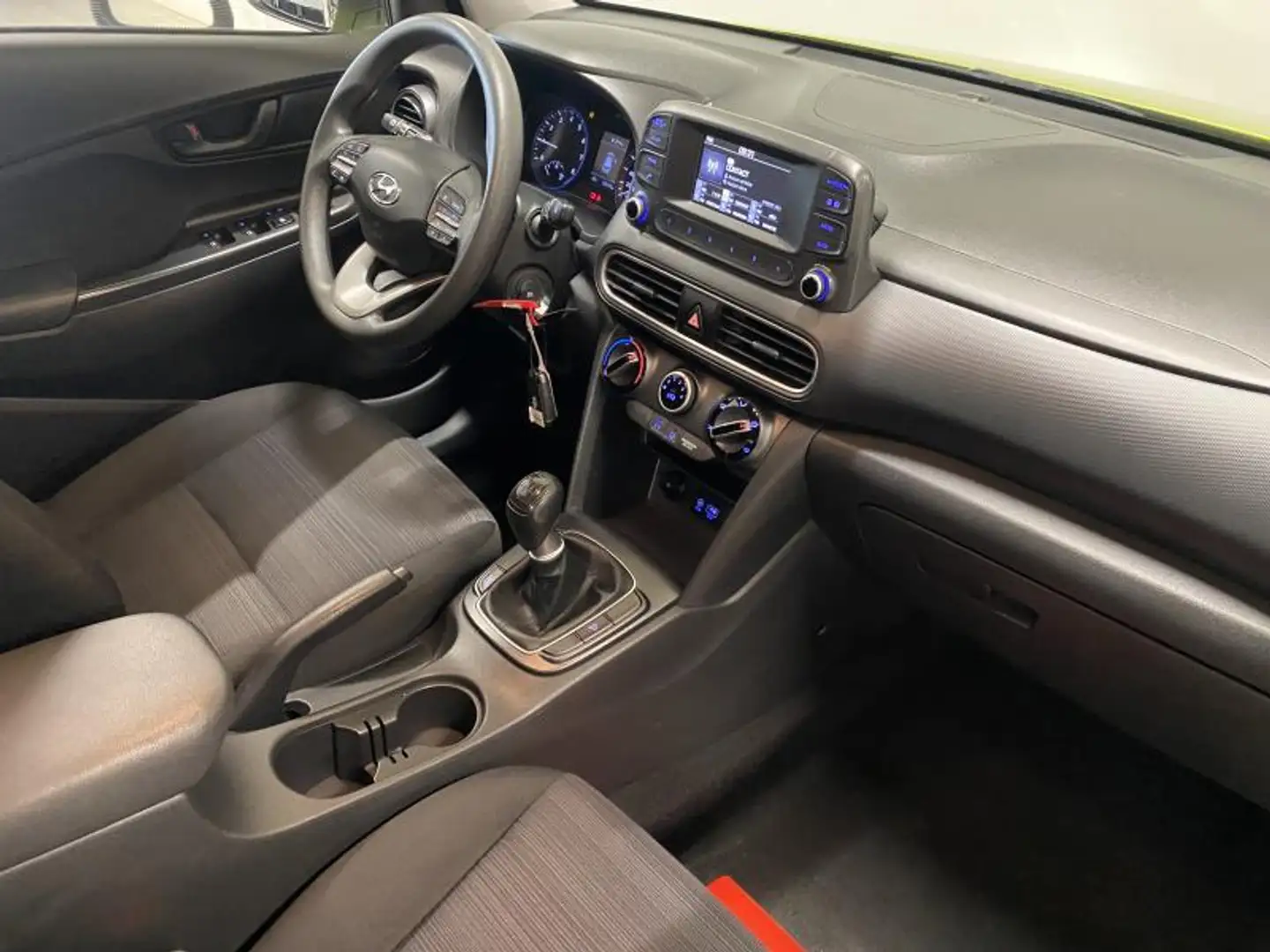 Hyundai KONA X žuta - 2