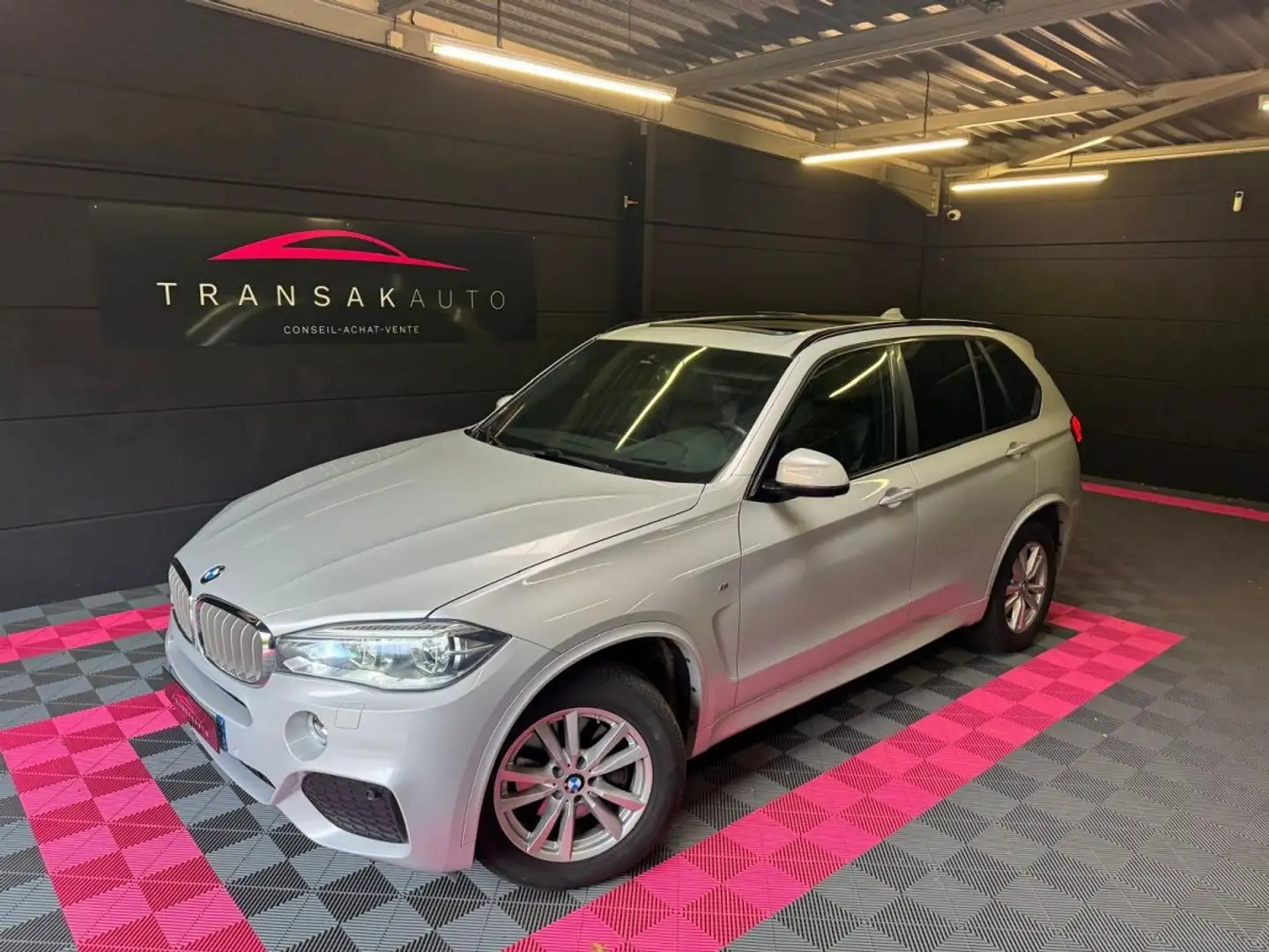 BMW X5 F15 xDrive40d 313 ch M Sport A/ Toit Ouvrant / Siege chauffant Cuir / Attelage Gris - 1