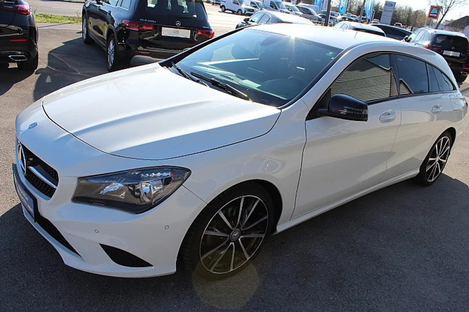 Mercedes-Benz CLA 200 d Shooting Brake Aut. Weiß - 2