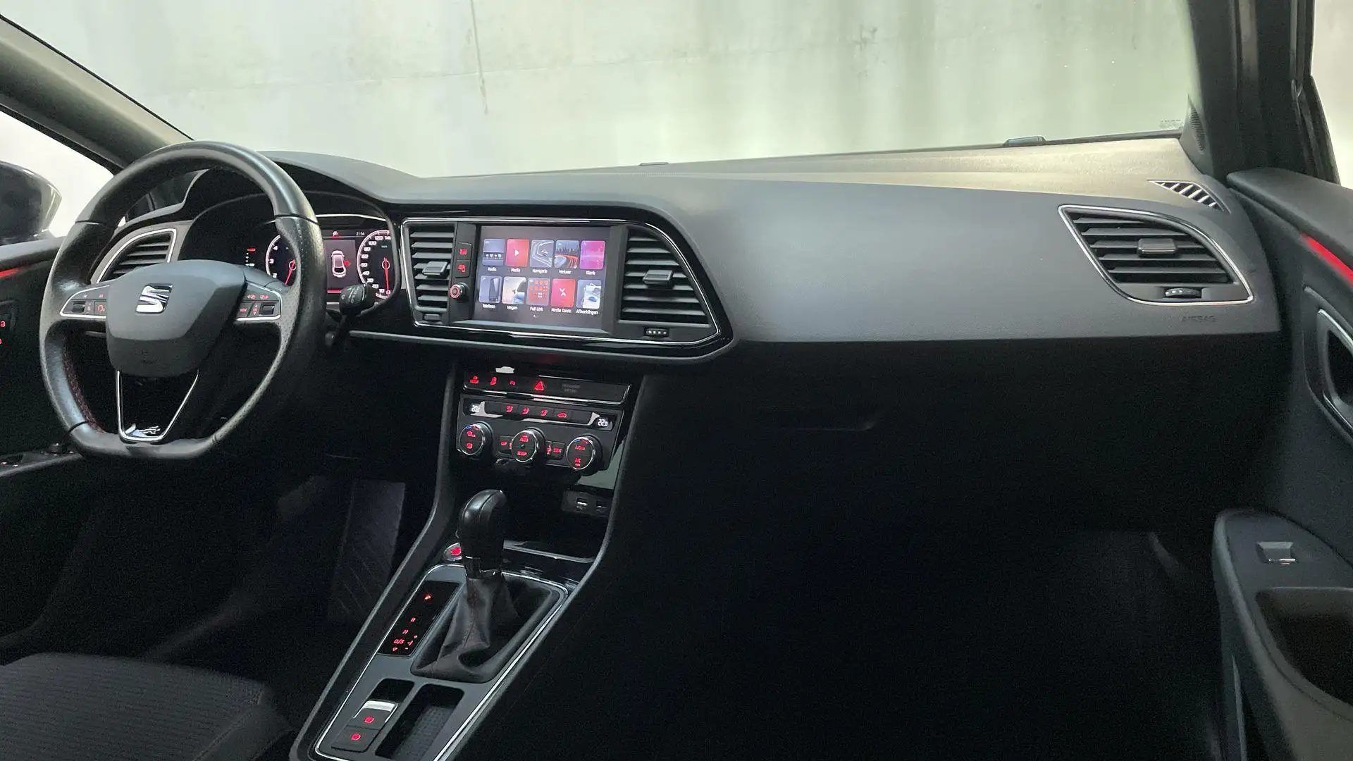 SEAT Leon 1.5 TSI 150pk DSG FR Business Intense LED Camera N Grigio - 2