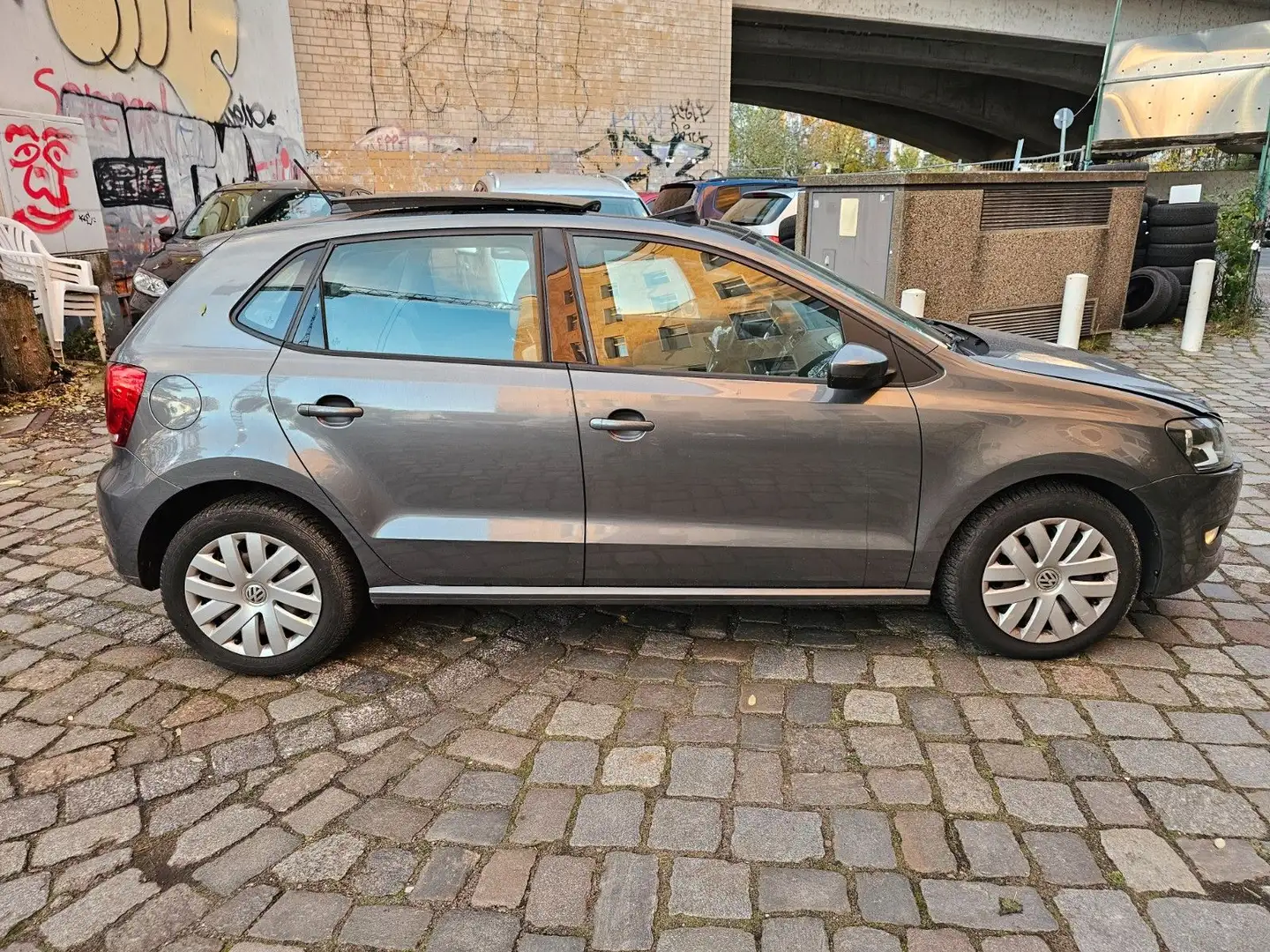 Volkswagen Polo V 1.2 TSI Comfortline Automatik Pano Navi Gris - 2