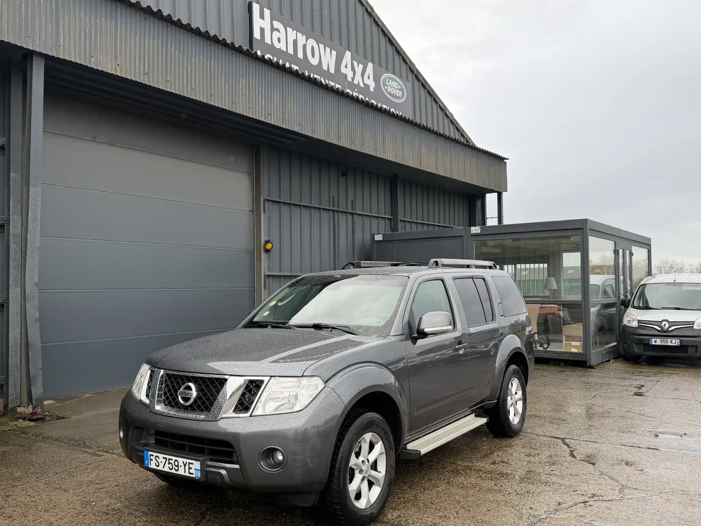 Nissan Pathfinder Pathfinder 2.5 dCi 190 7pl LE Grau - 1