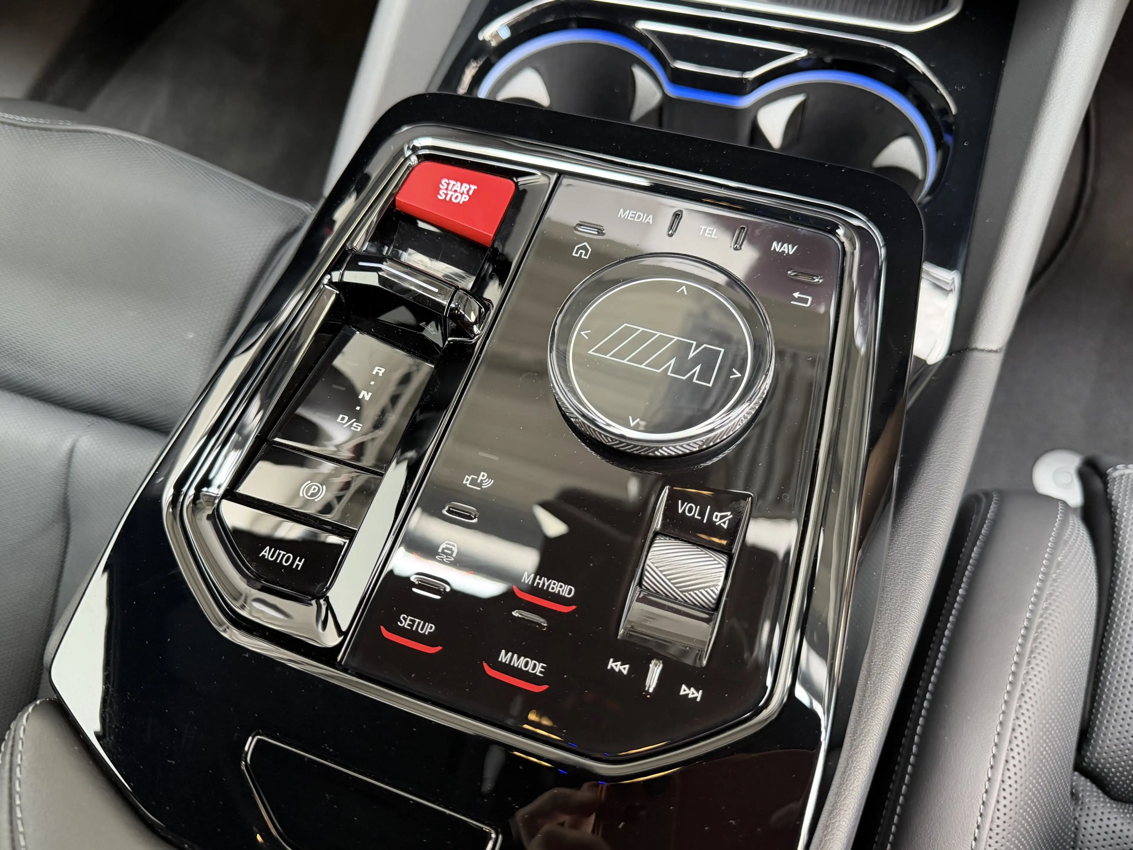BMW M5 To. AHK Sitzlüftung B&W ACC 360° Driver — photo 37