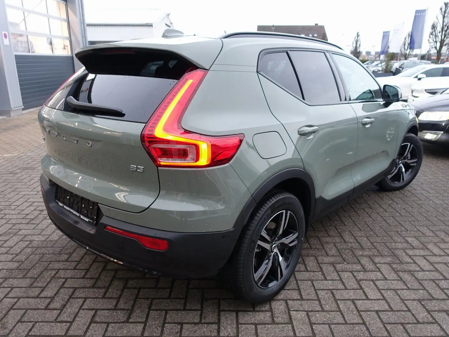 Volvo XC40 Plus Dark B3 Mild-Hybrid/H&K/Memory/360° Grün - 2