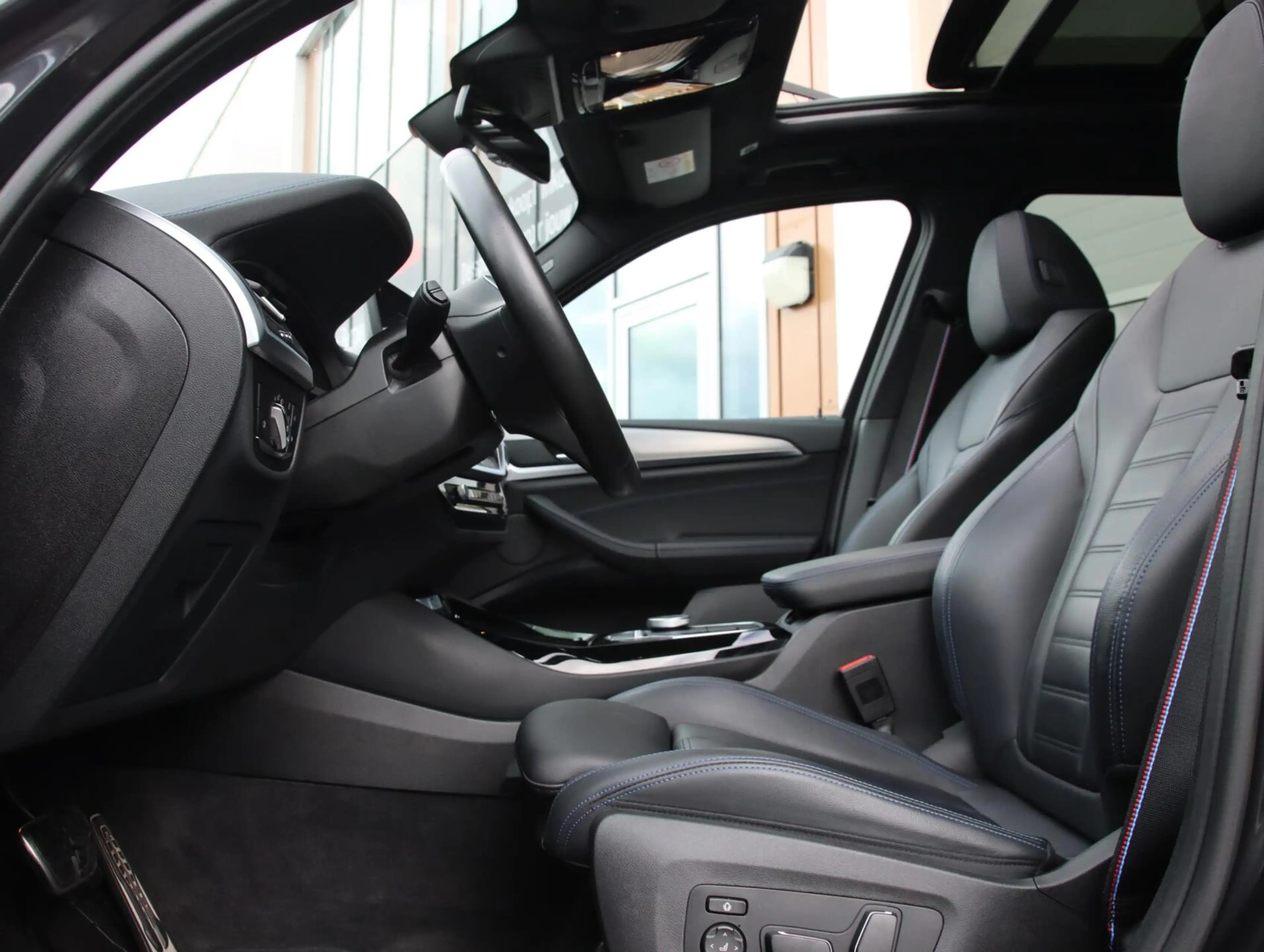 BMW iX3 High Executive 80 kWh M-sport | SOH 97,2% | Panora — photo 4