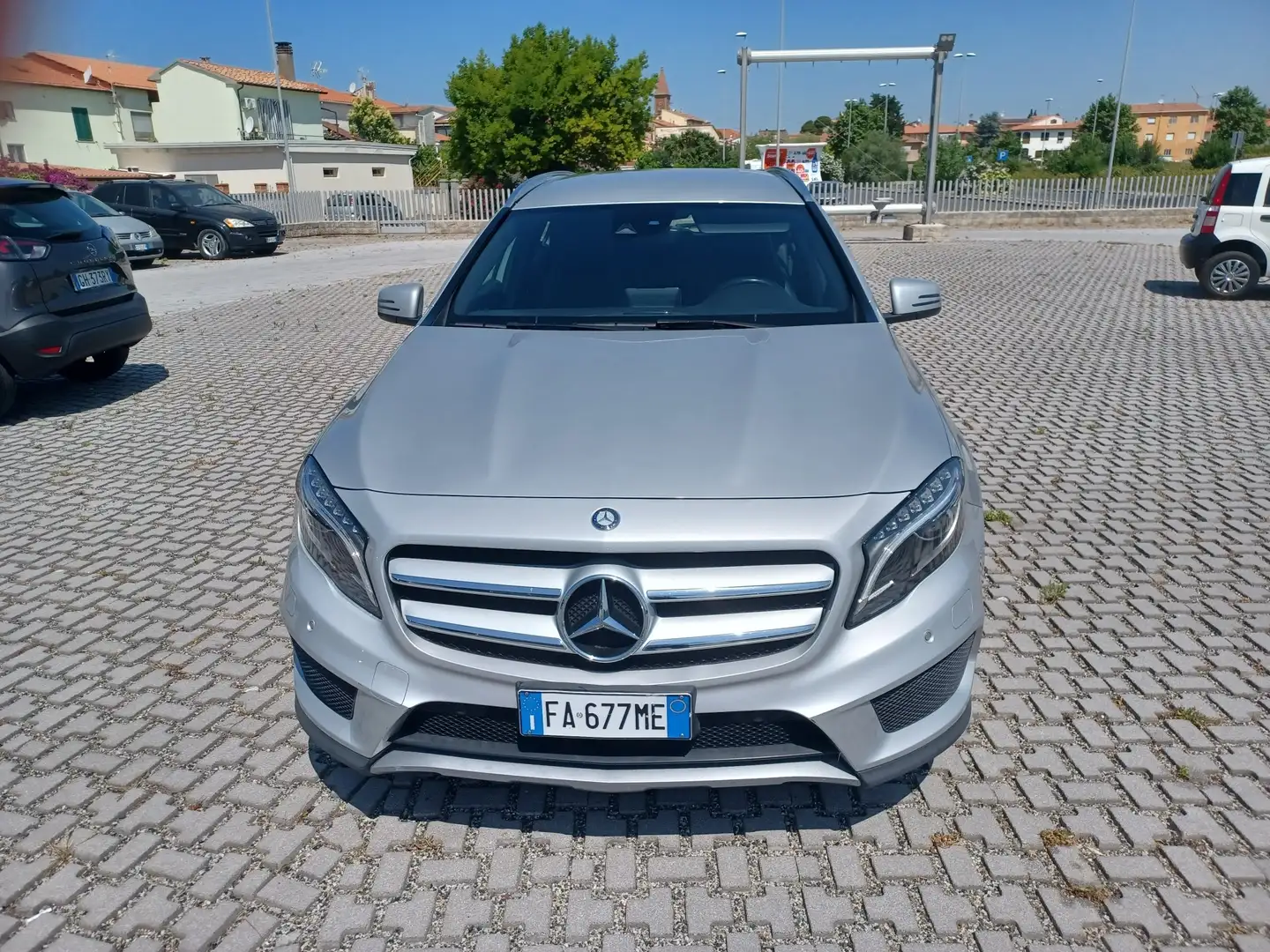 Mercedes-Benz GLA 250 GLA 250 Premium auto Plateado - 2