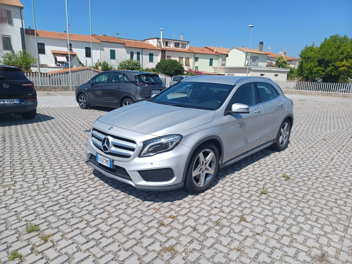 Mercedes-Benz GLA 250 GLA 250 Premium auto Plateado - 1