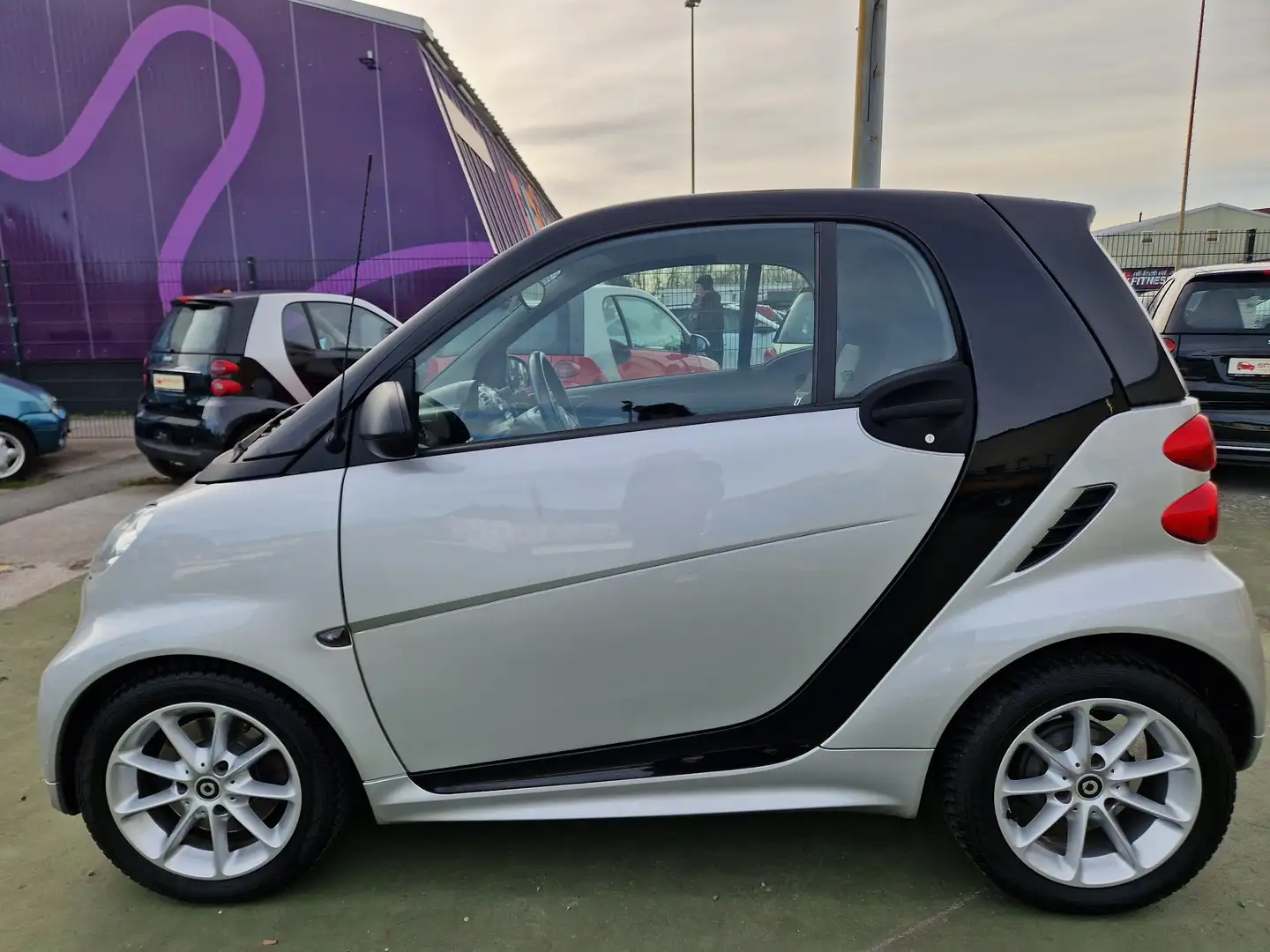 smart forTwo AUTOMATIK, KLIMA, ALLWETTERREIFEN INSP+TÜV NEU Silber - 2