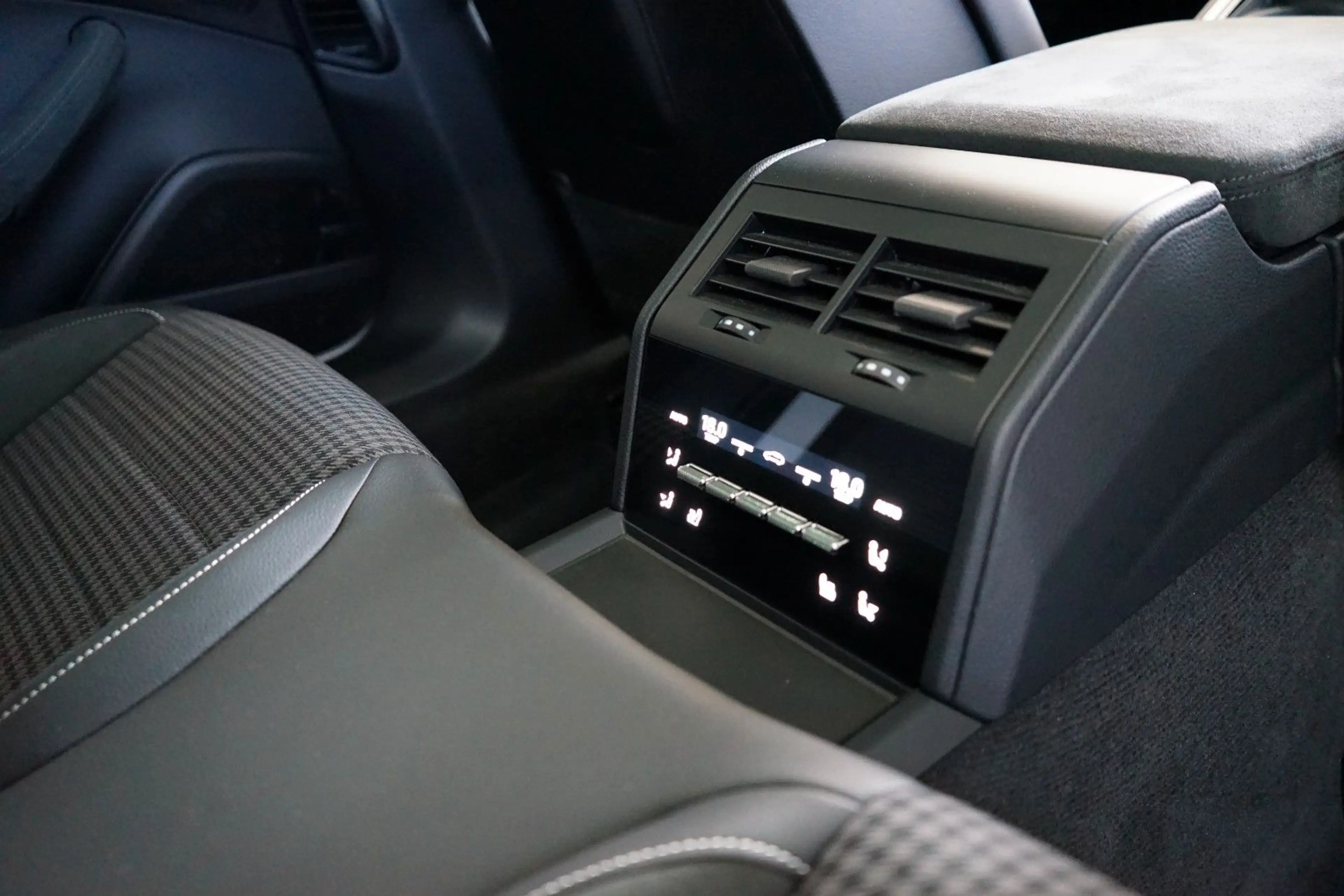 Porsche Panamera 4 E-Hybrid/MY25/Kreide/HAL/SpAbgas/MEGA — photo 10