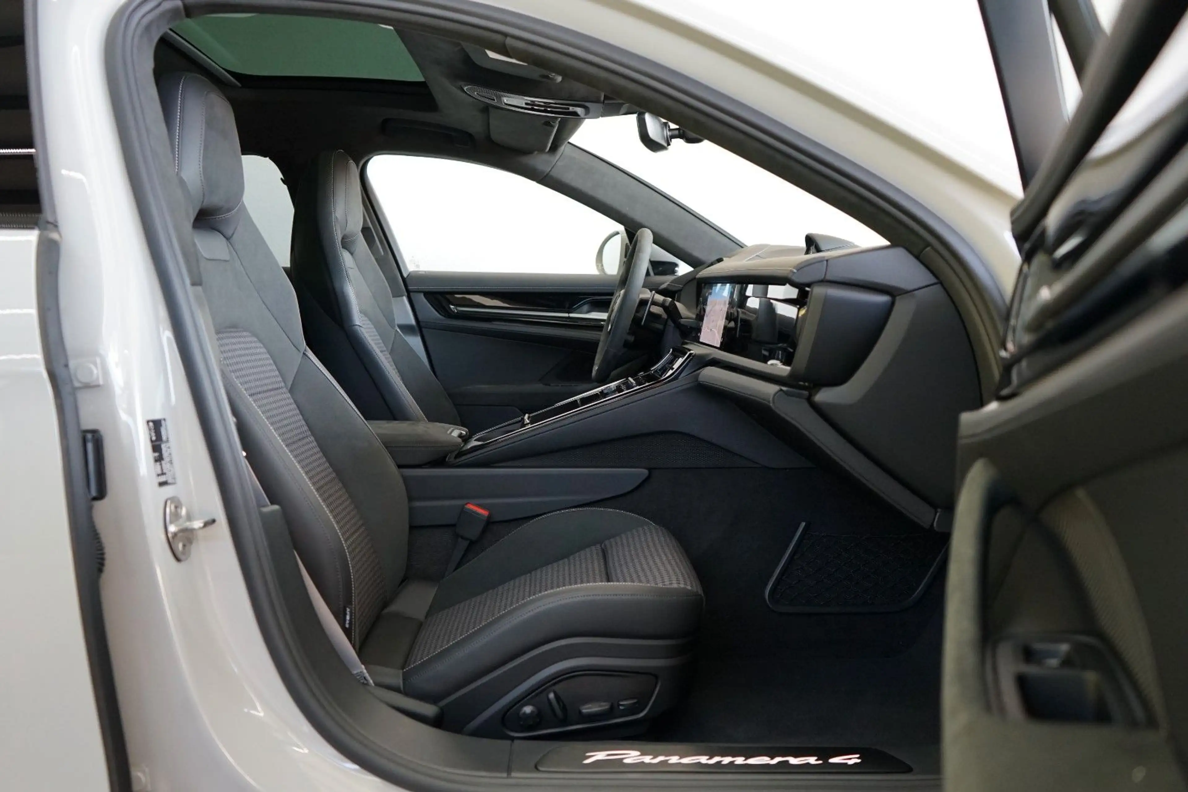 Porsche Panamera 4 E-Hybrid/MY25/Kreide/HAL/SpAbgas/MEGA — photo 6