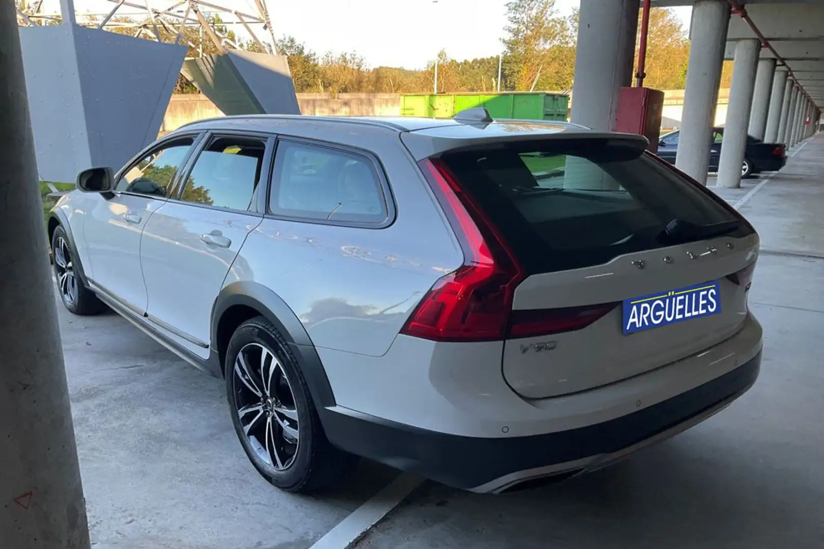 Volvo V90 Cross Country 2.0 T5 Pro AWD 250cv Blanco - 2