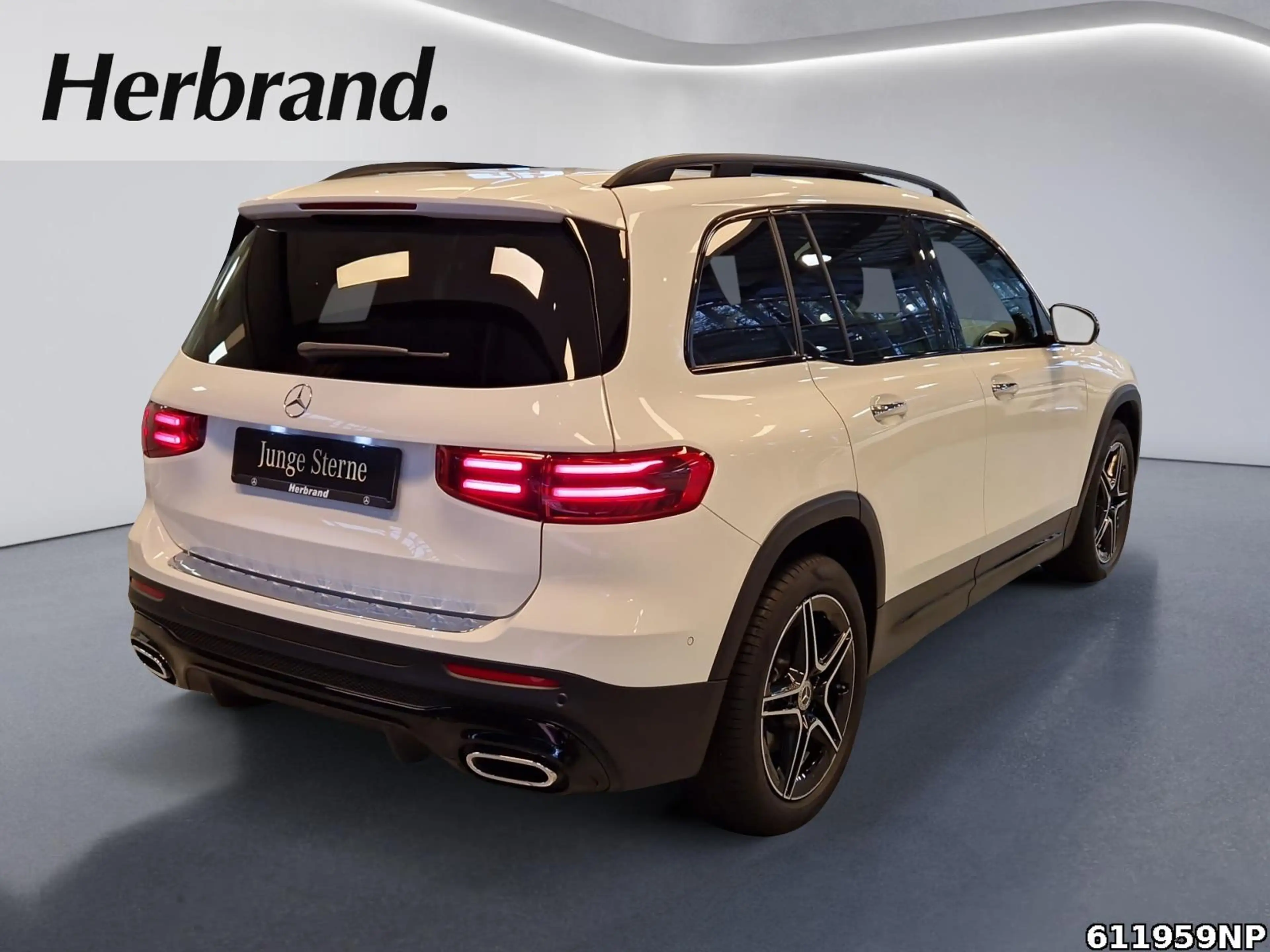 Mercedes-Benz GLB 250 4M AMG Burmester Pano AHK 7-Sitzer Night — photo 3