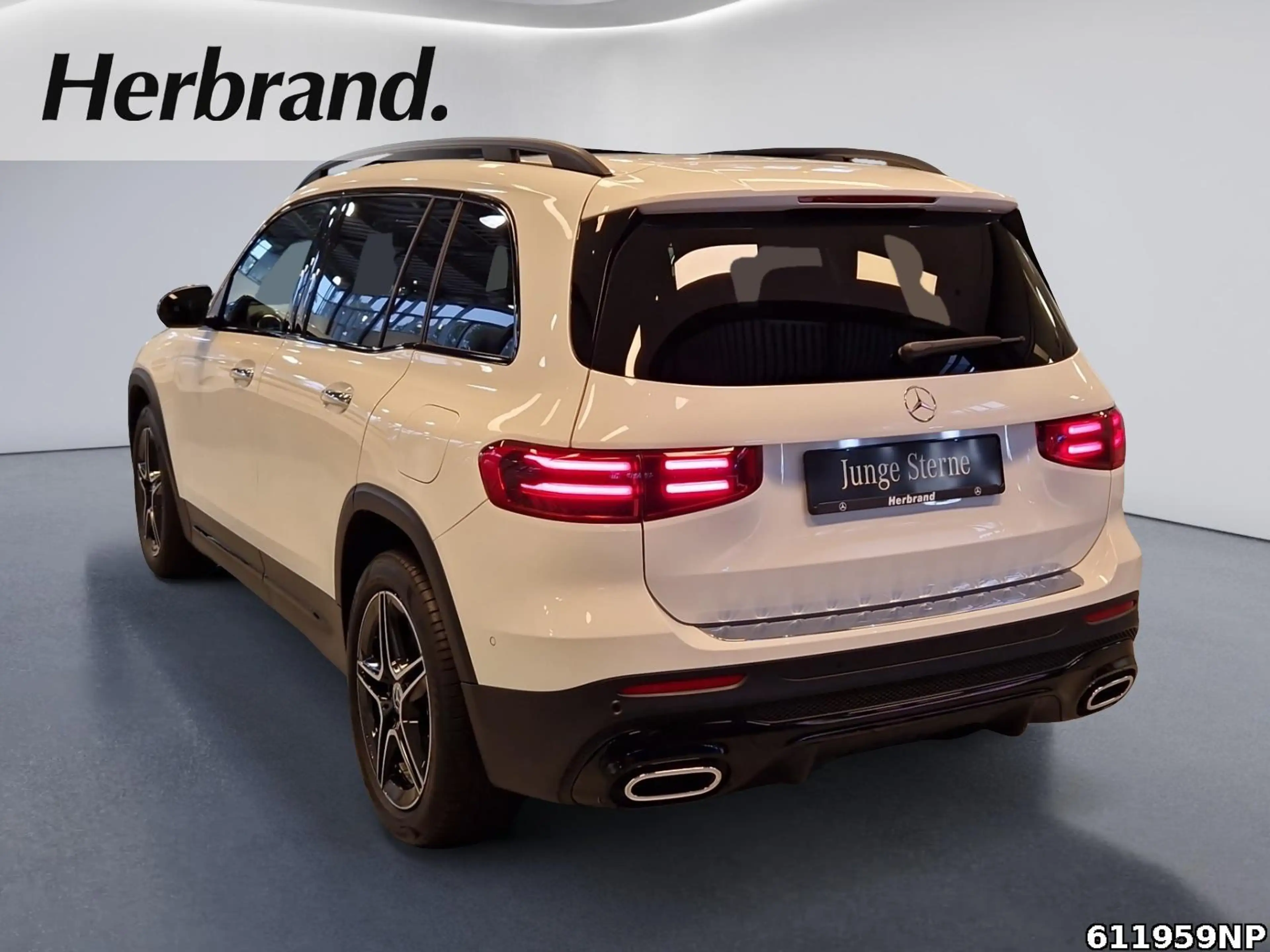 Mercedes-Benz GLB 250 4M AMG Burmester Pano AHK 7-Sitzer Night — photo 4