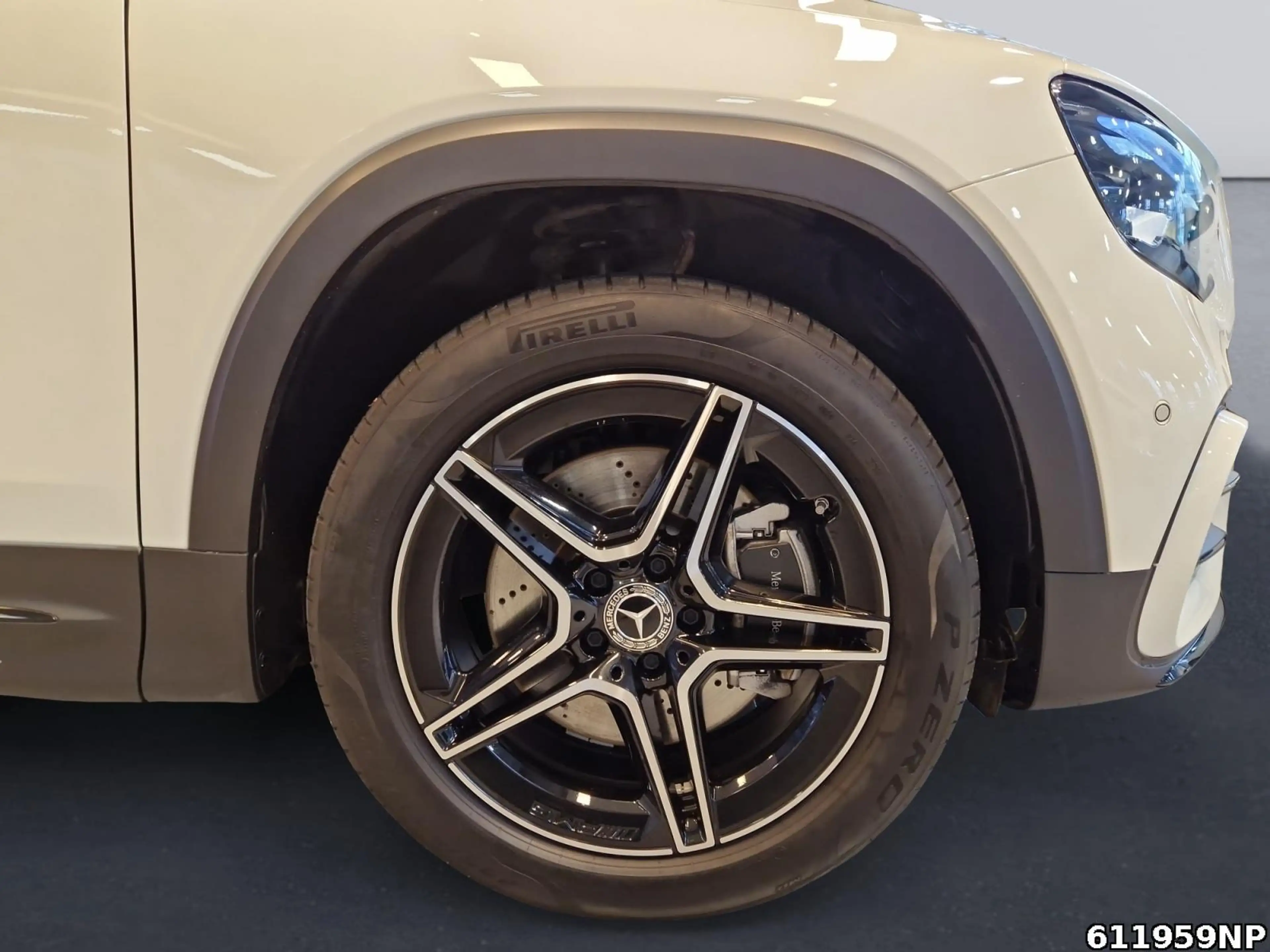 Mercedes-Benz GLB 250 4M AMG Burmester Pano AHK 7-Sitzer Night — photo 5