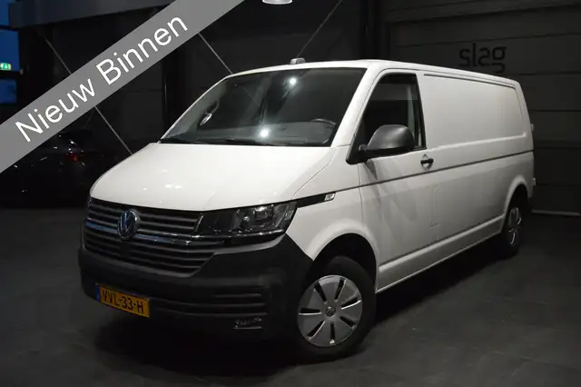 Volkswagen T6.1 Transporter 2.0 TDI L2H1 navi airco cruise pdc trekhaak 110 pk