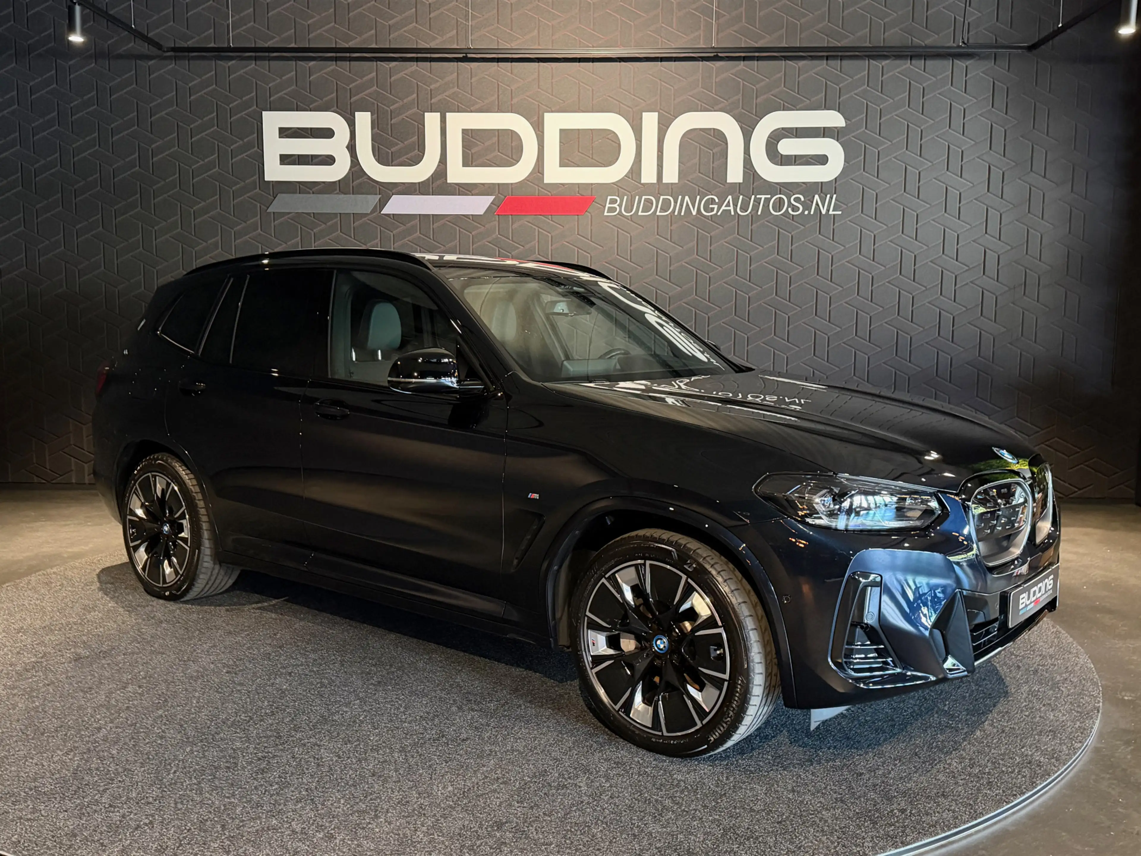 BMW iX3 High Exe 80 kWh | M-sport | Pano | Laser — photo 3