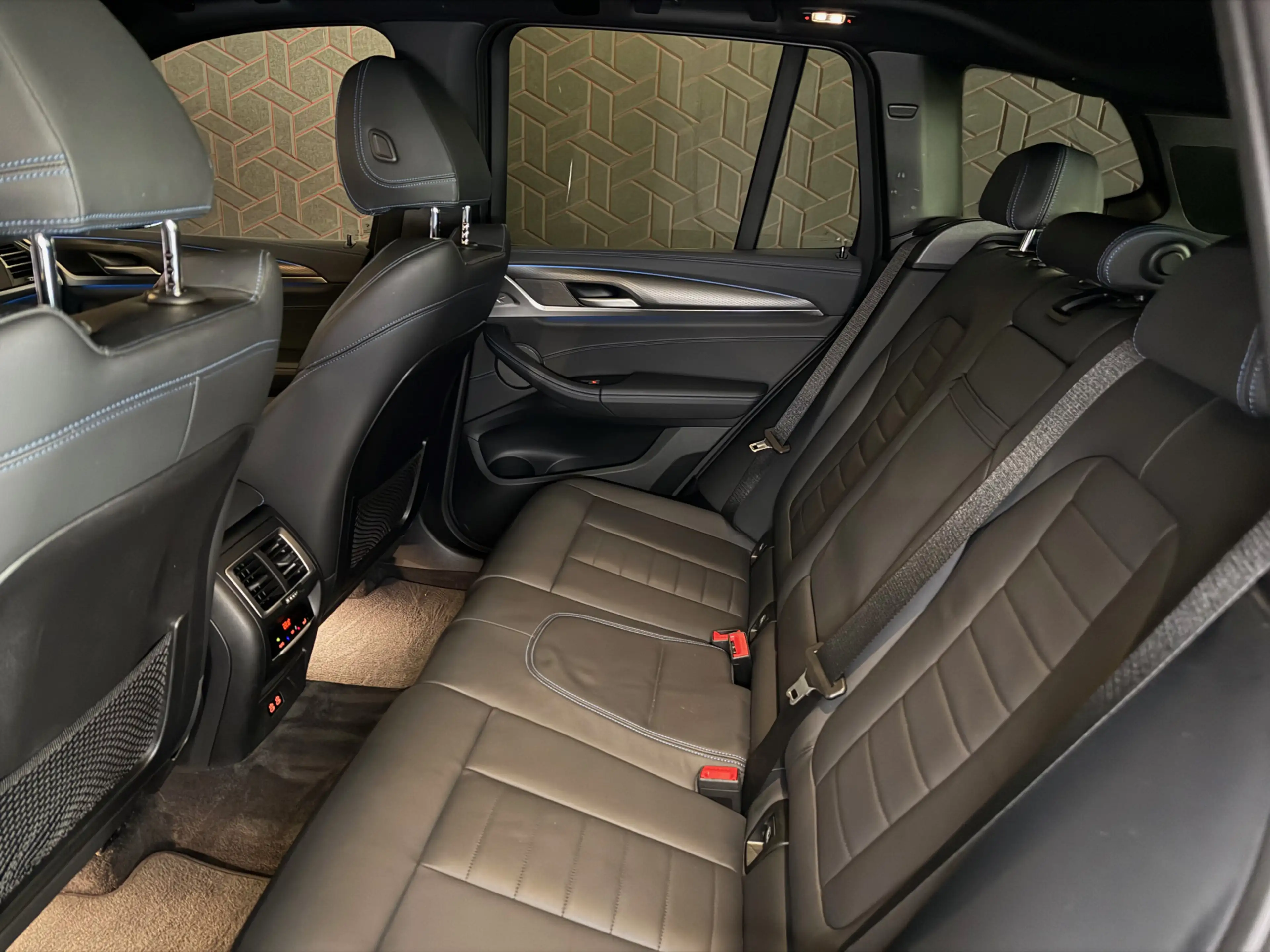 BMW iX3 High Exe 80 kWh | M-sport | Pano | Laser — photo 11