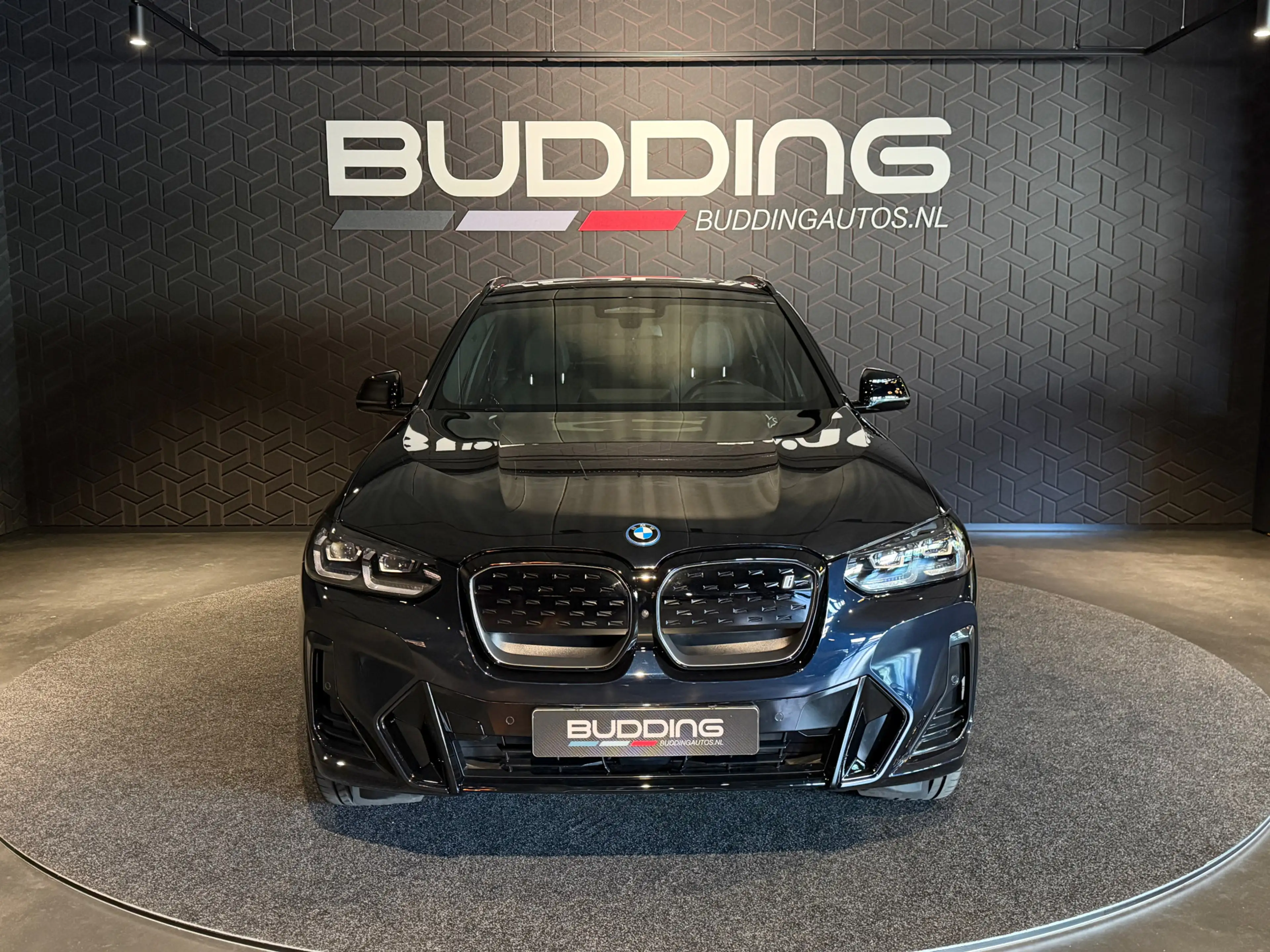BMW iX3 High Exe 80 kWh | M-sport | Pano | Laser — photo 2