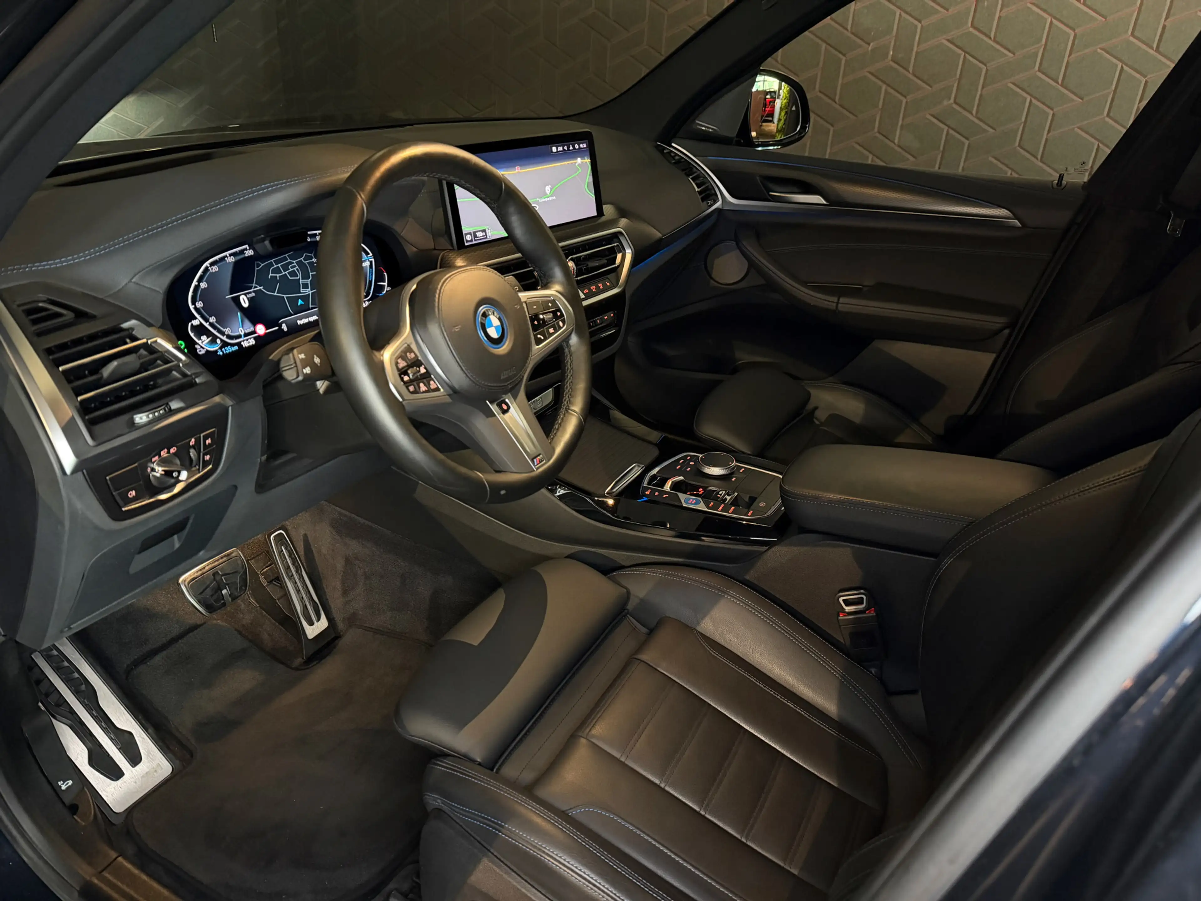 BMW iX3 High Exe 80 kWh | M-sport | Pano | Laser — photo 9