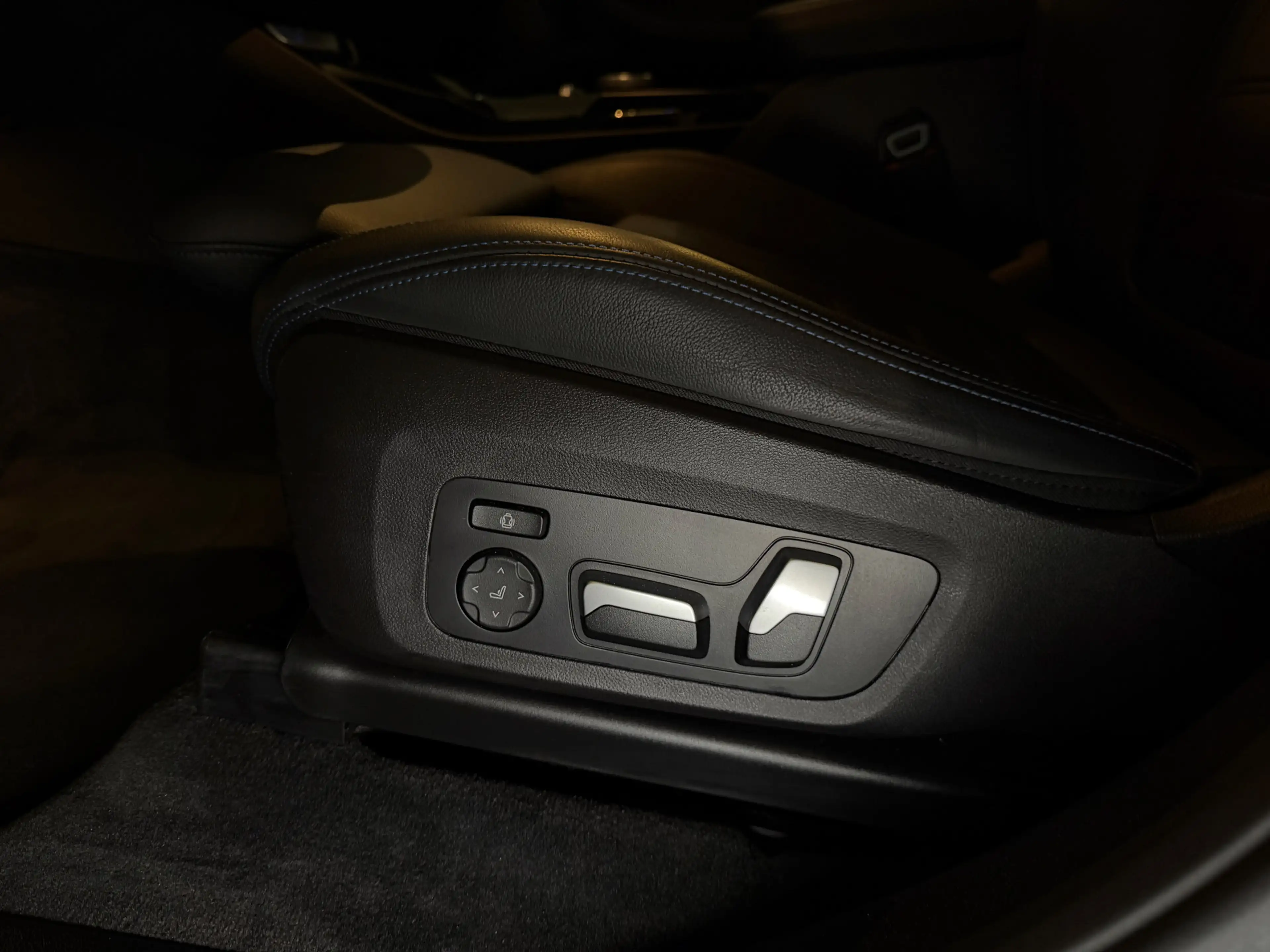 BMW iX3 High Exe 80 kWh | M-sport | Pano | Laser — photo 10