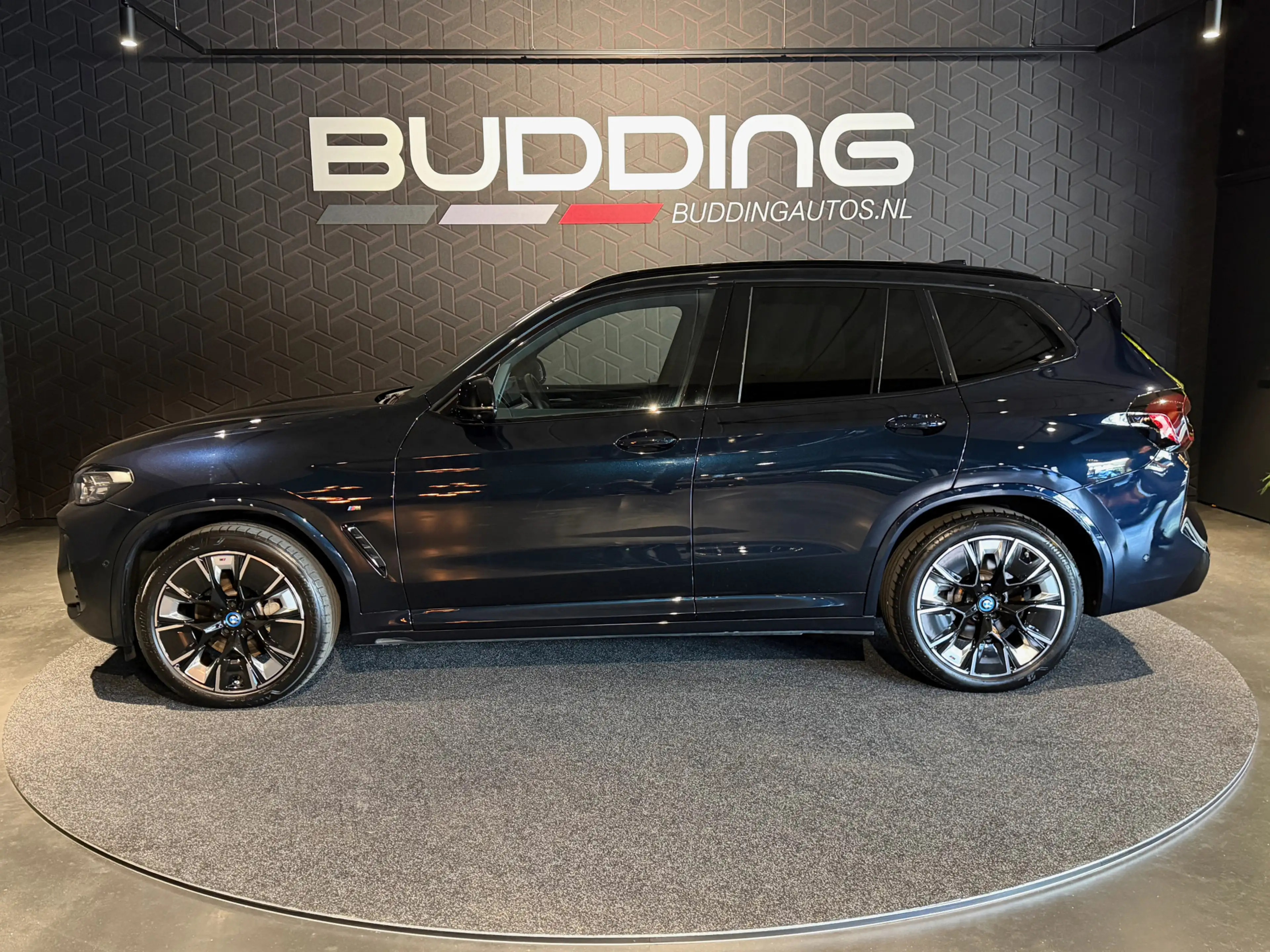 BMW iX3 High Exe 80 kWh | M-sport | Pano | Laser — photo 8