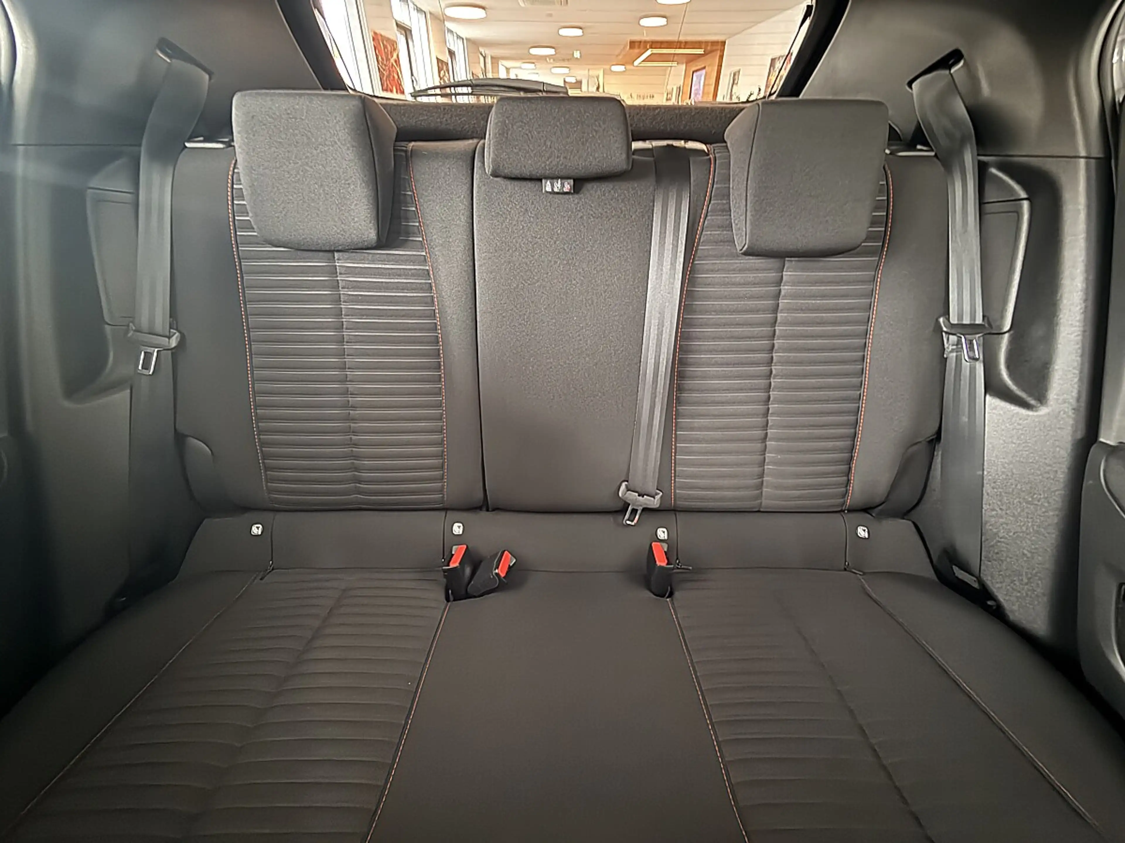 Peugeot e-2008 Active Pack — photo 15