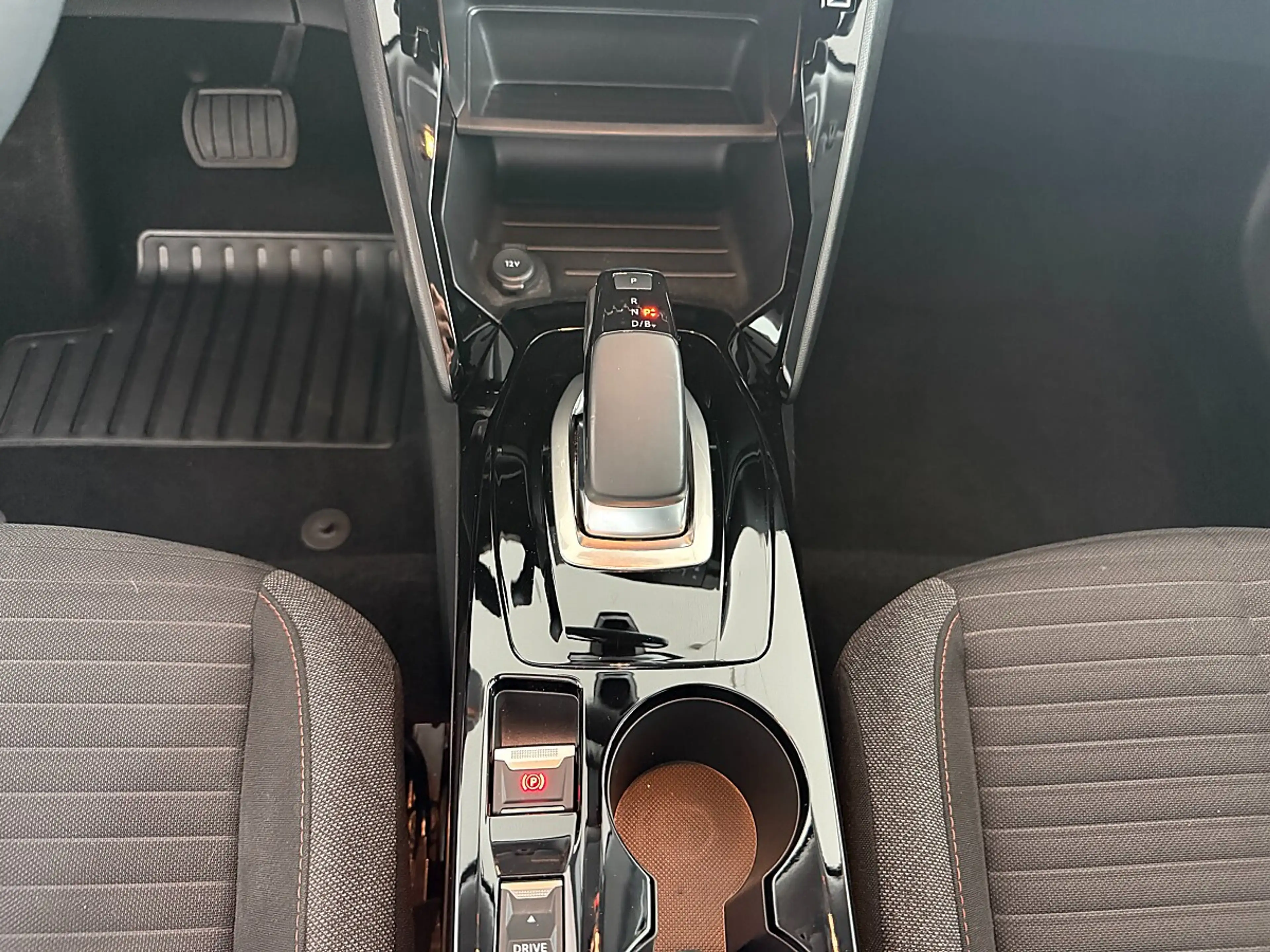 Peugeot e-2008 Active Pack — photo 13