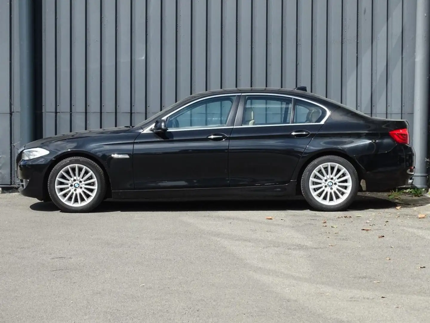 BMW 523 5-serie 523i High Executive Pano | Comfortstoelen Zwart - 2