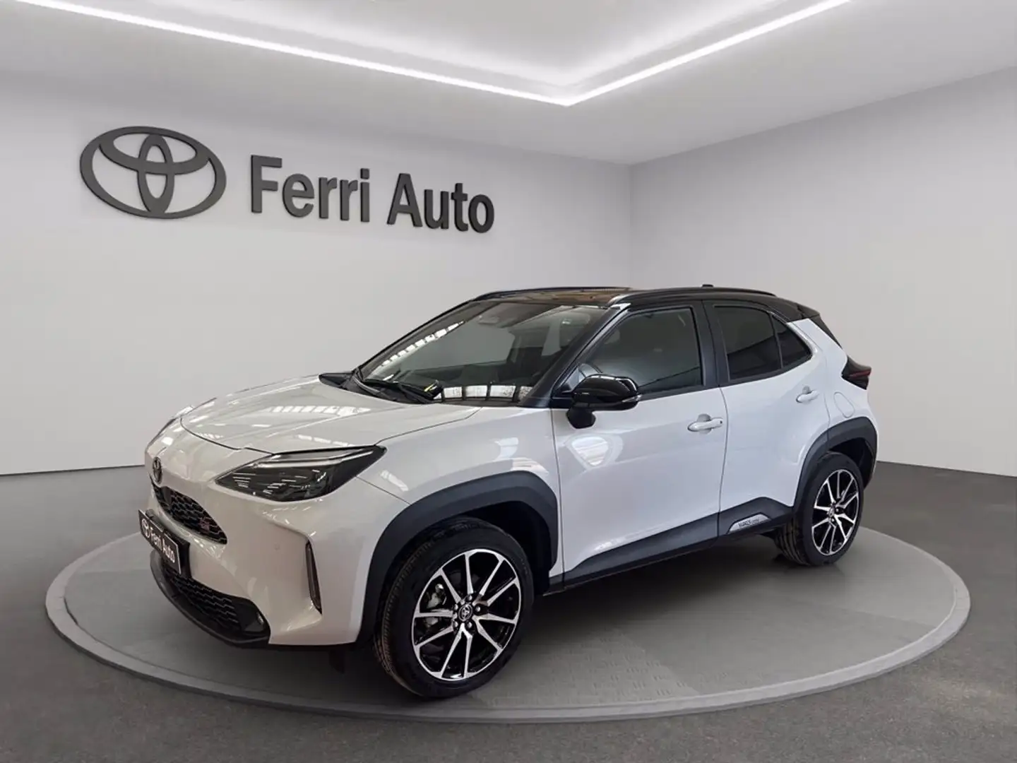 Toyota Yaris Cross 1.5h gr sport fwd 130cv e-cvt Schwarz - 1