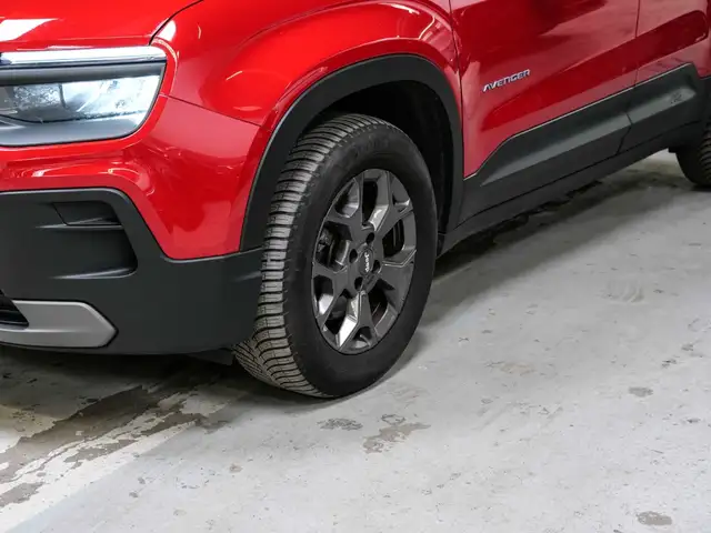 Jeep Avenger view 3