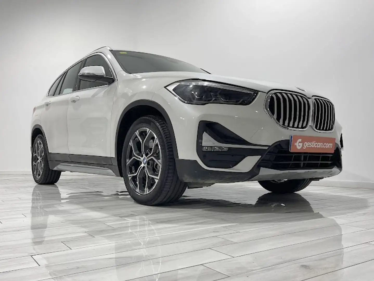 BMW X1 xDrive 20iA Wit - 2