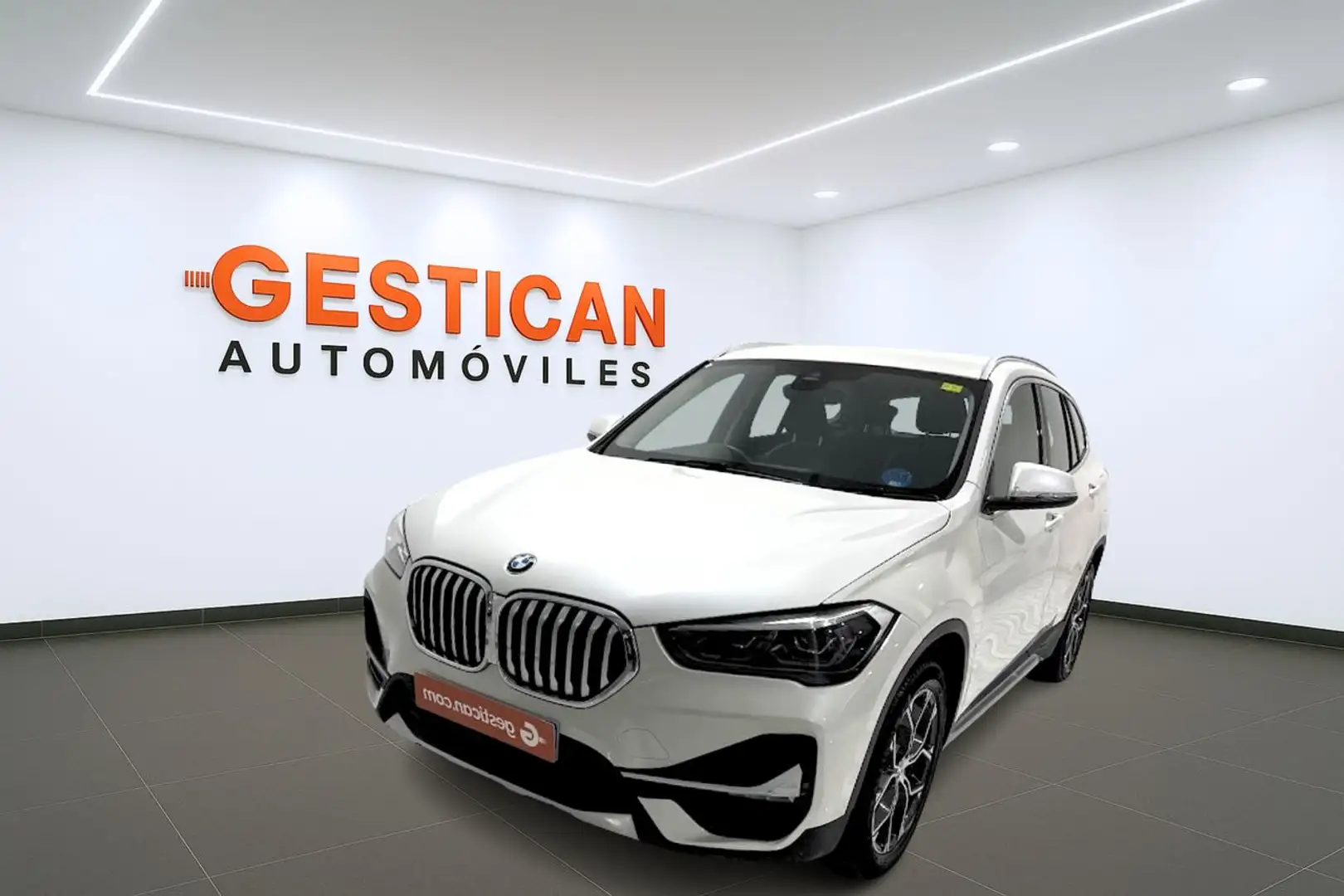 BMW X1 xDrive 20iA Wit - 1
