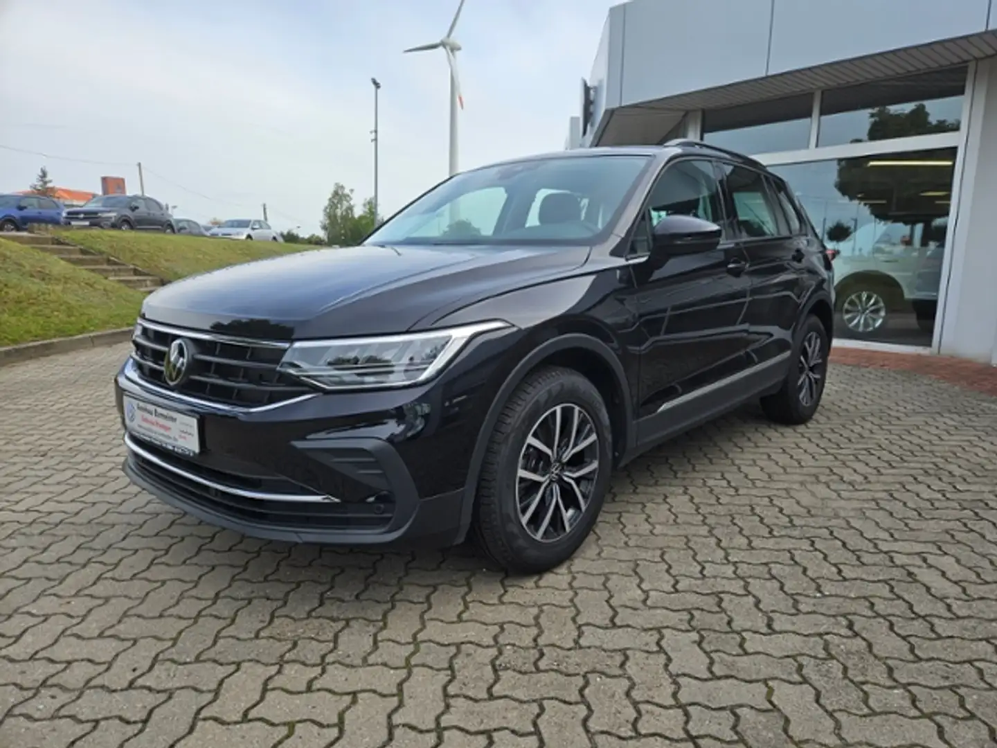 Volkswagen Tiguan 2.0 TDI Life, DSG, NAVI, AHK, KAMERA Negro - 2