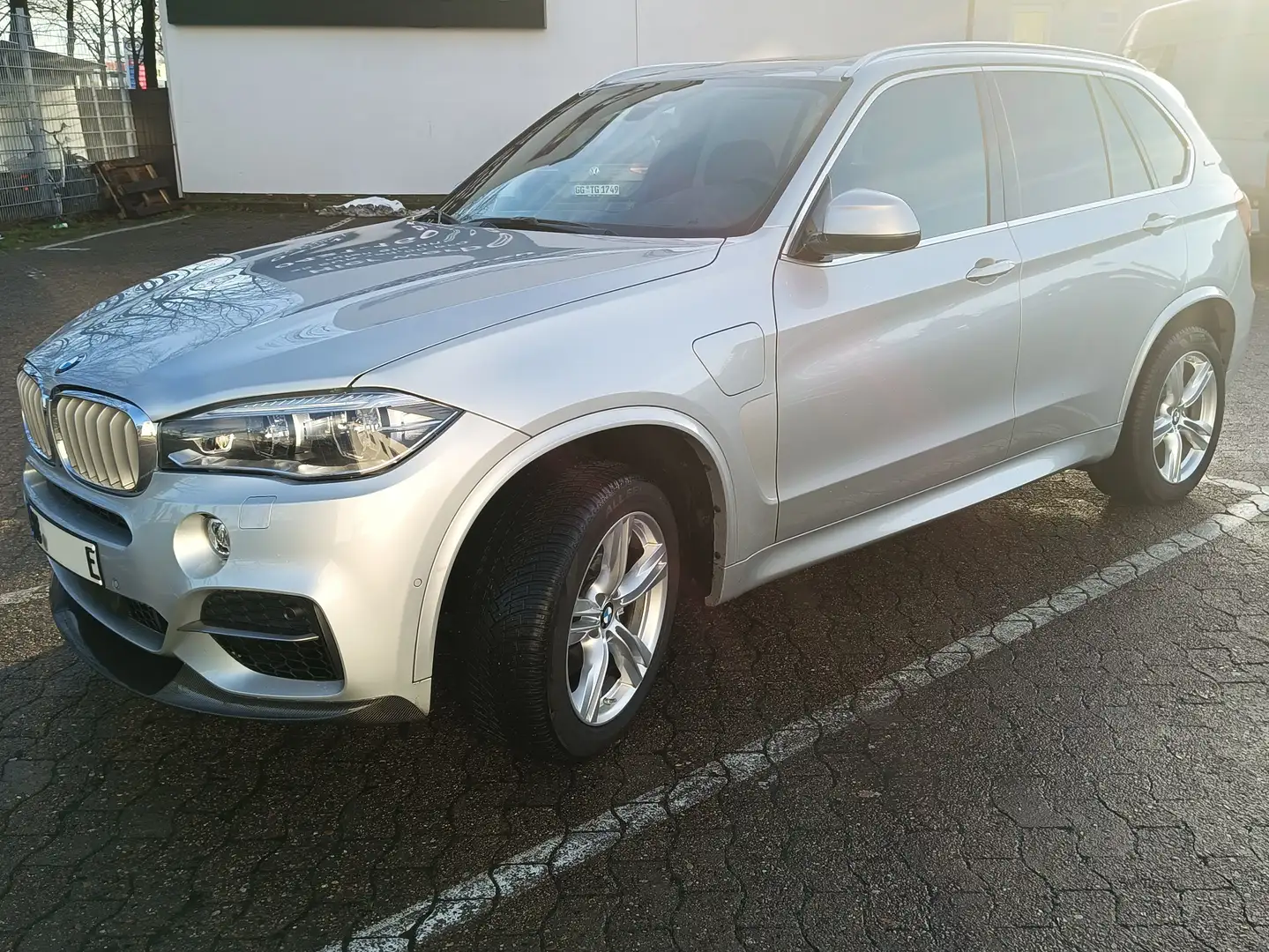 BMW X5 40e Hybrid in Bestzustand Silber - 1