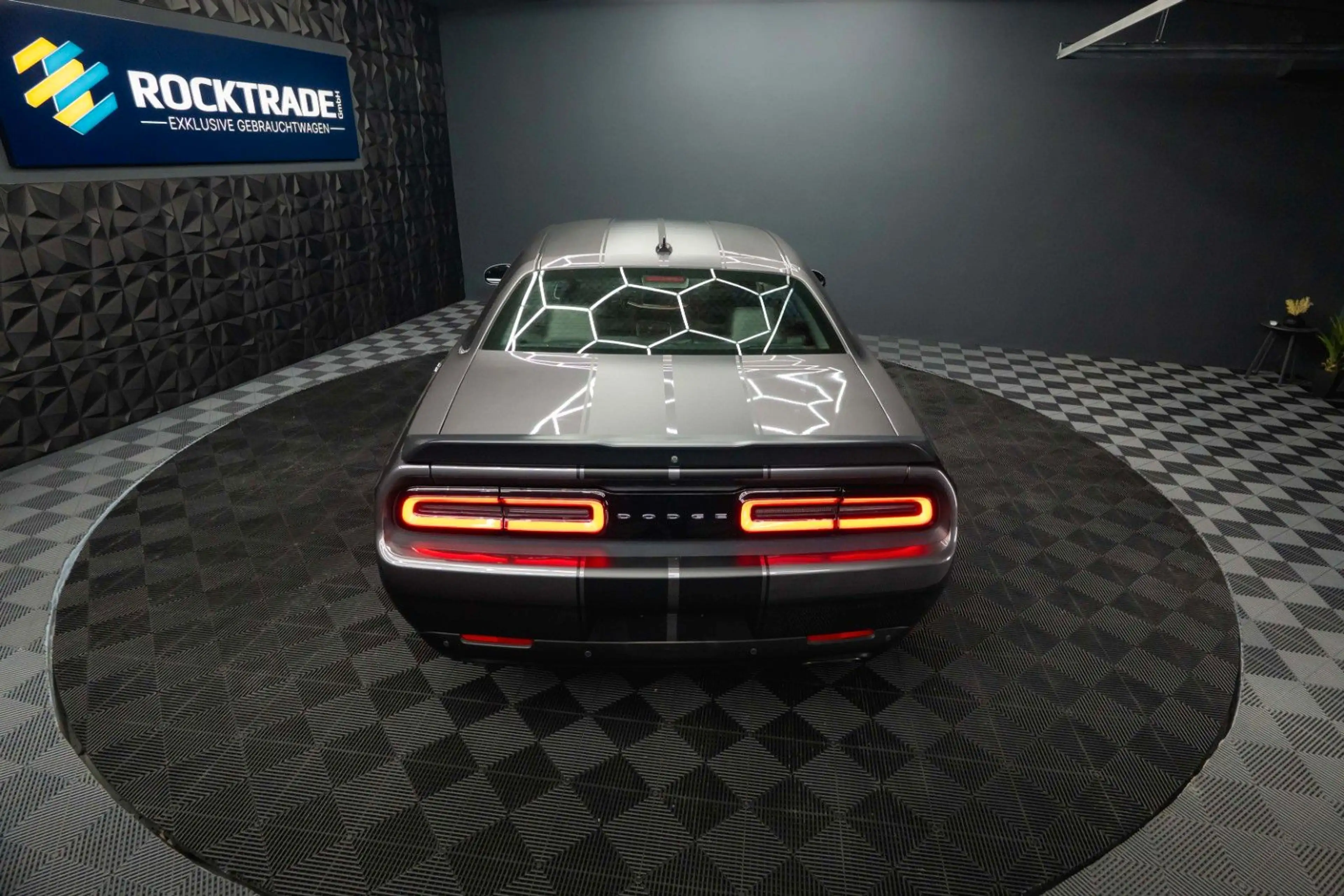 Dodge Challenger 5.7 V8 R/T SRT WIDE BODY Super Track — photo 14