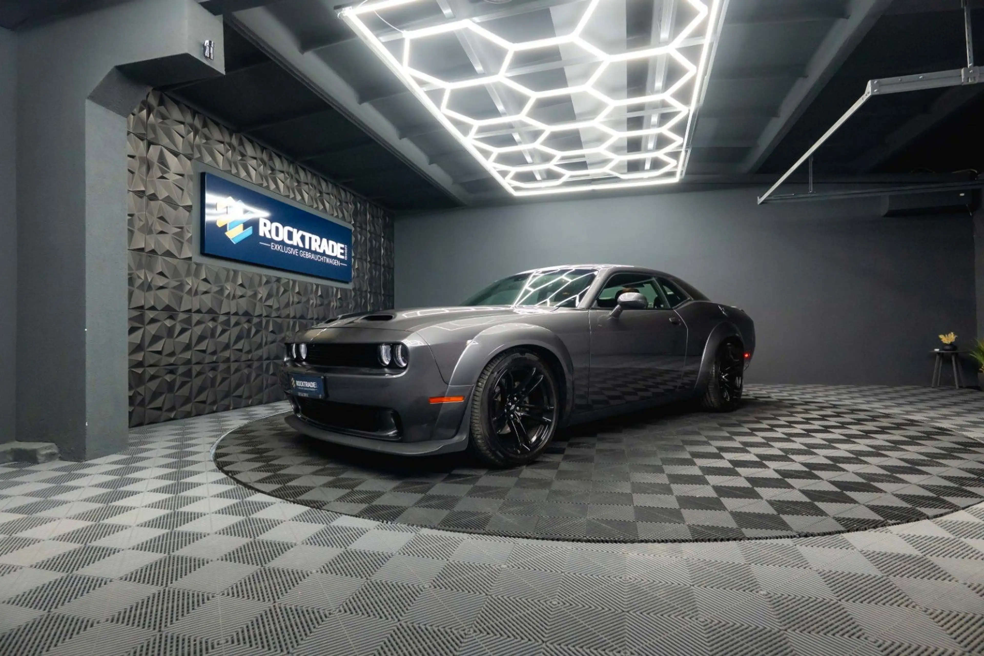 Dodge Challenger 5.7 V8 R/T SRT WIDE BODY Super Track
