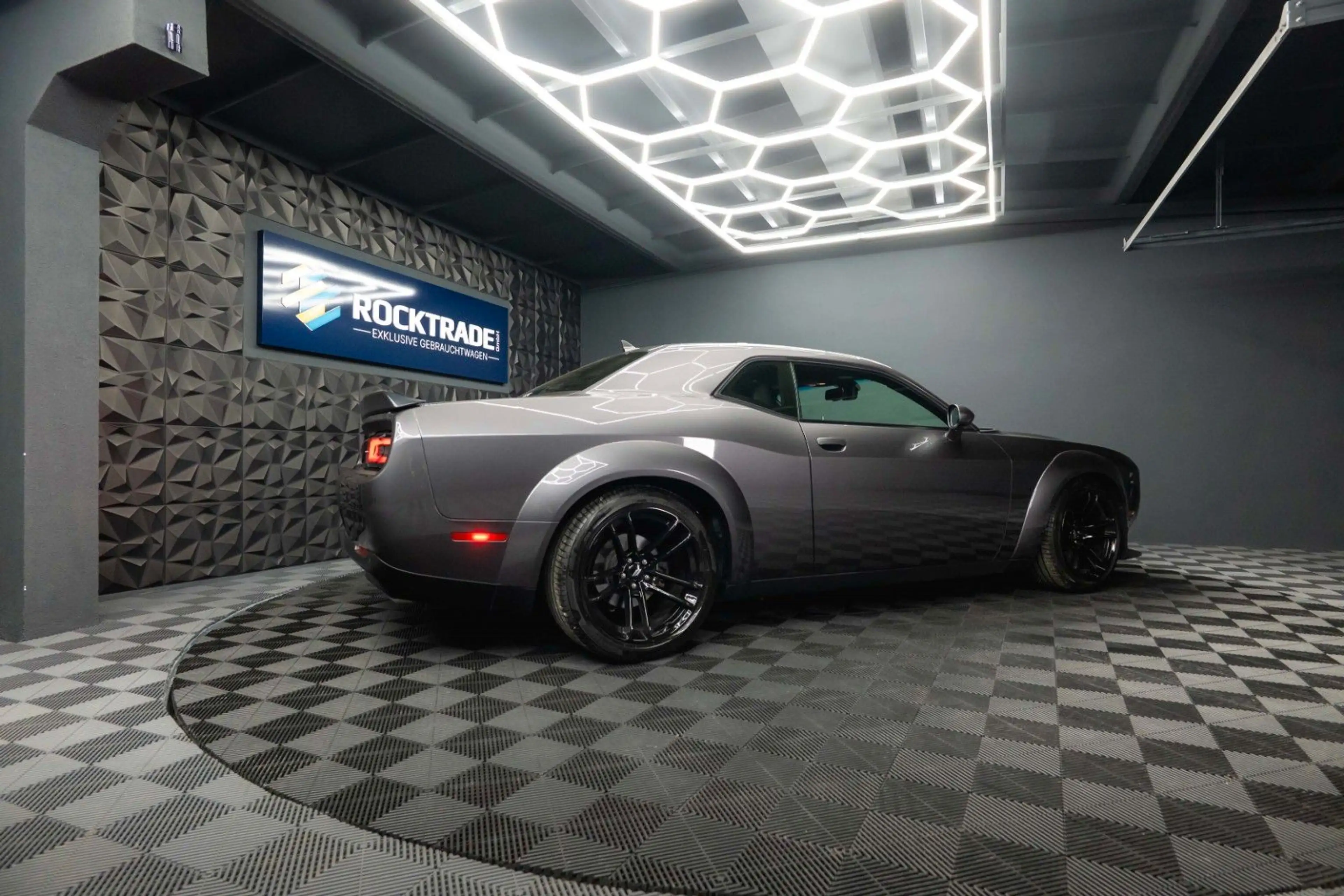 Dodge Challenger 5.7 V8 R/T SRT WIDE BODY Super Track — photo 12