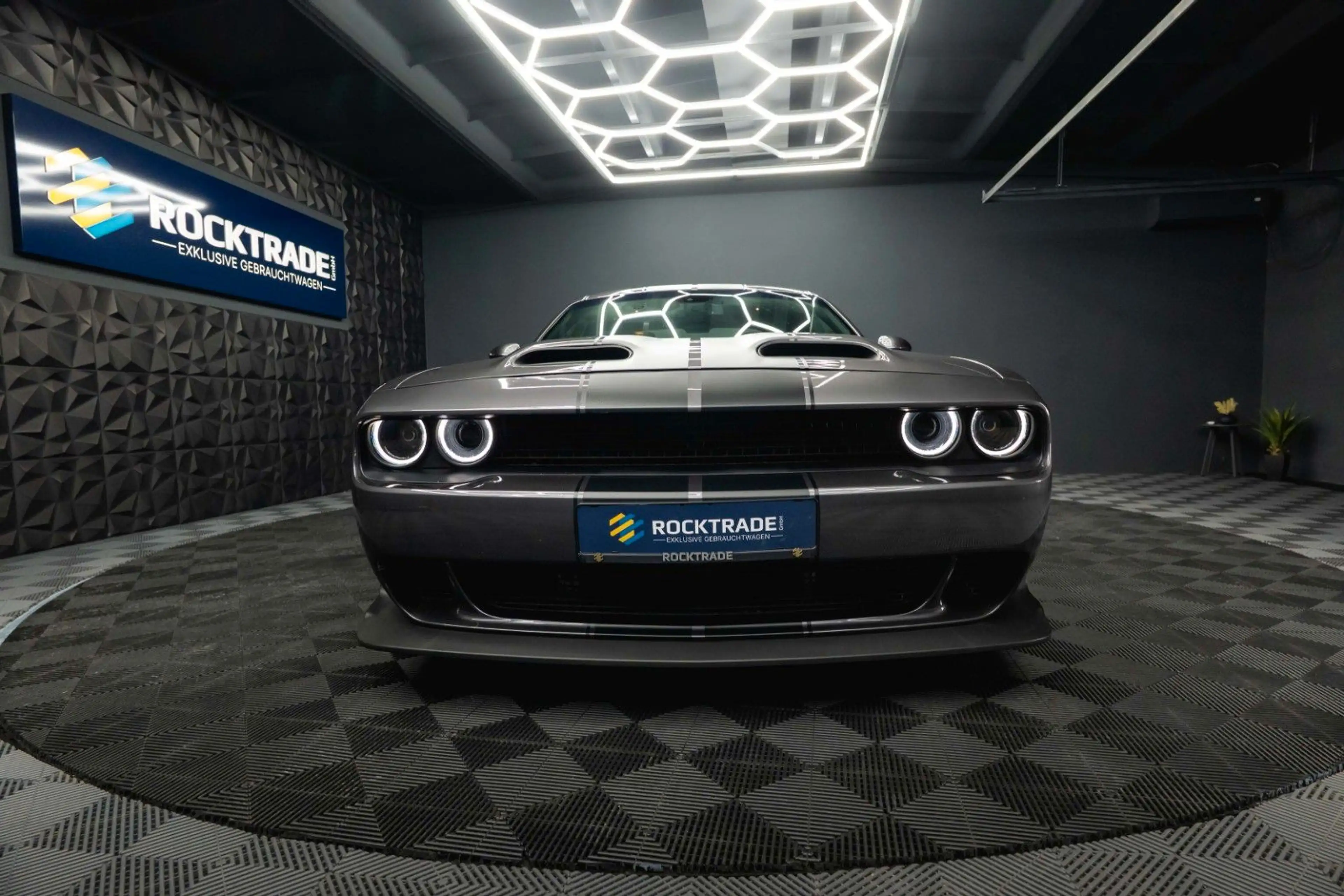 Dodge Challenger 5.7 V8 R/T SRT WIDE BODY Super Track — photo 5
