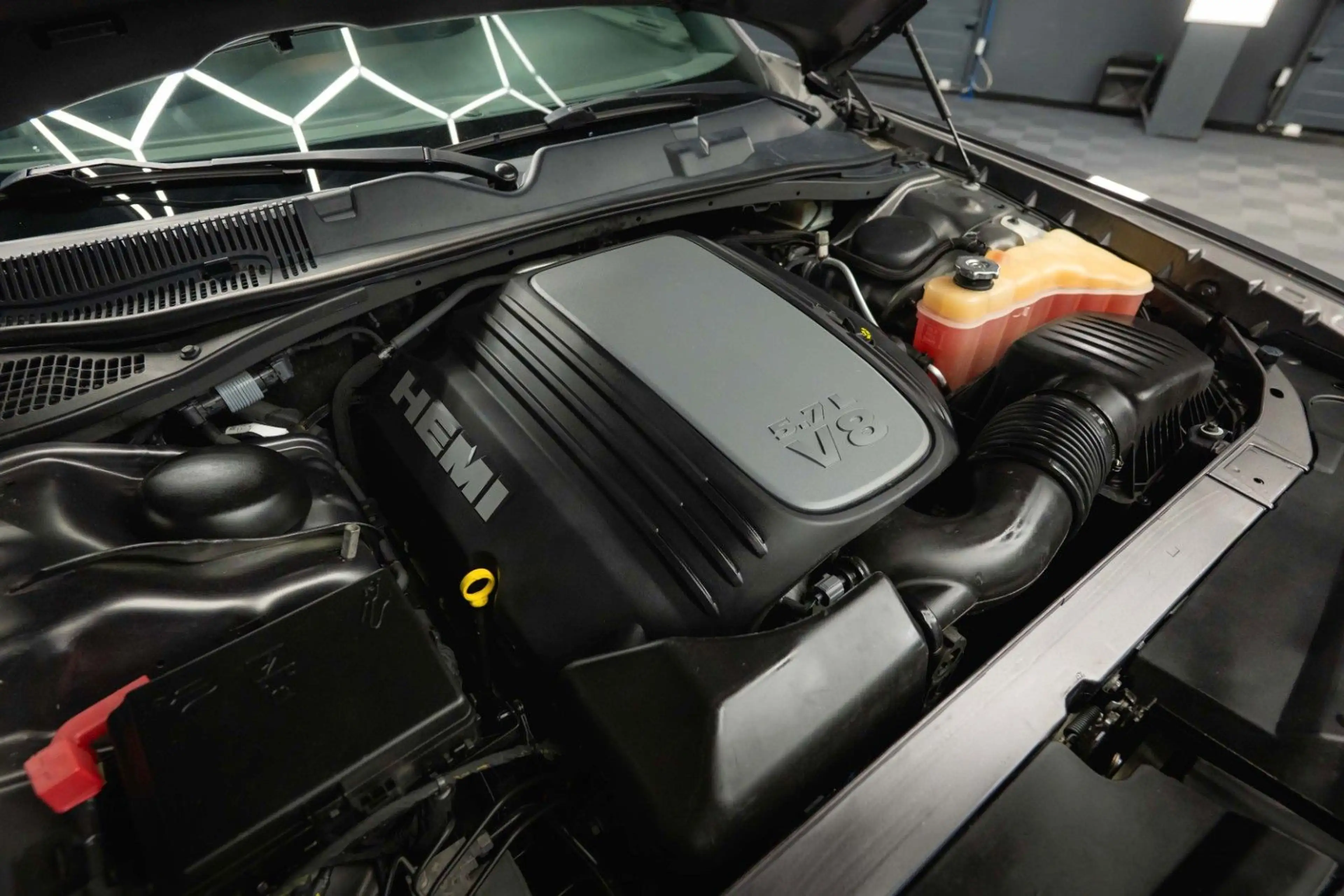 Dodge Challenger 5.7 V8 R/T SRT WIDE BODY Super Track — photo 4