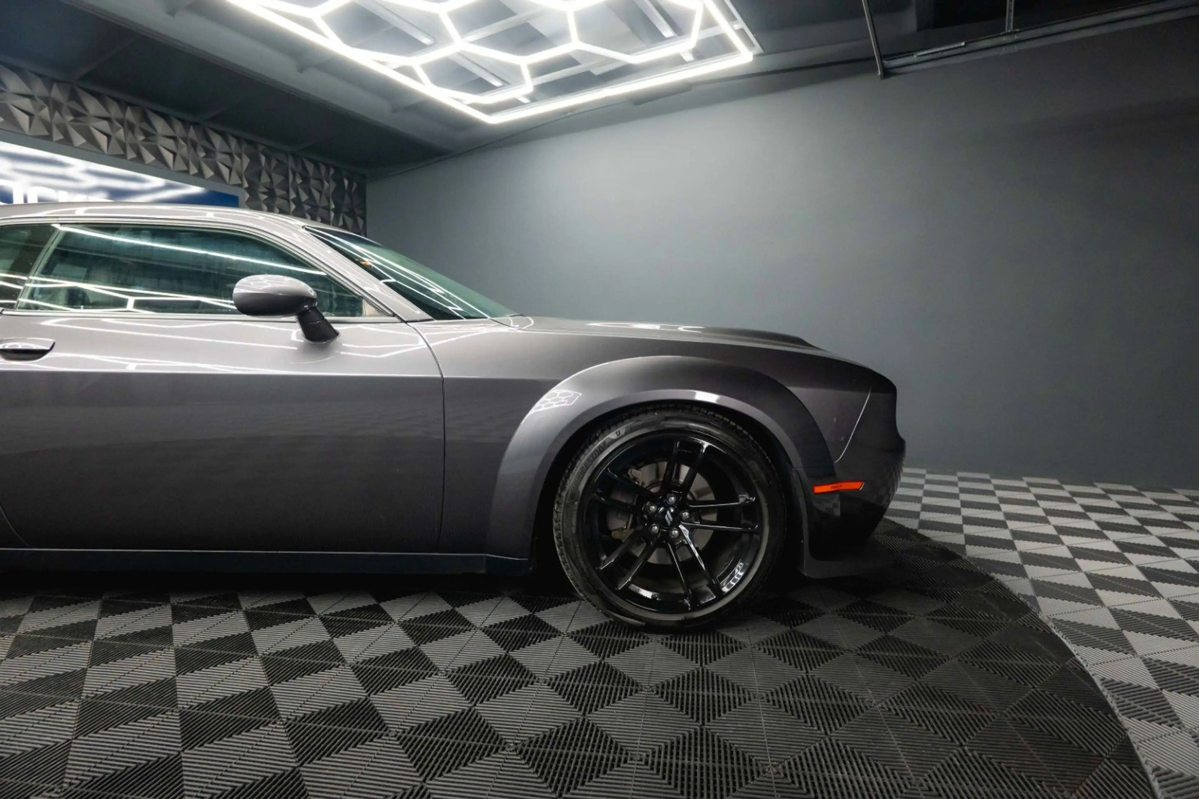 Dodge Challenger 5.7 V8 R/T SRT WIDE BODY Super Track — photo 11