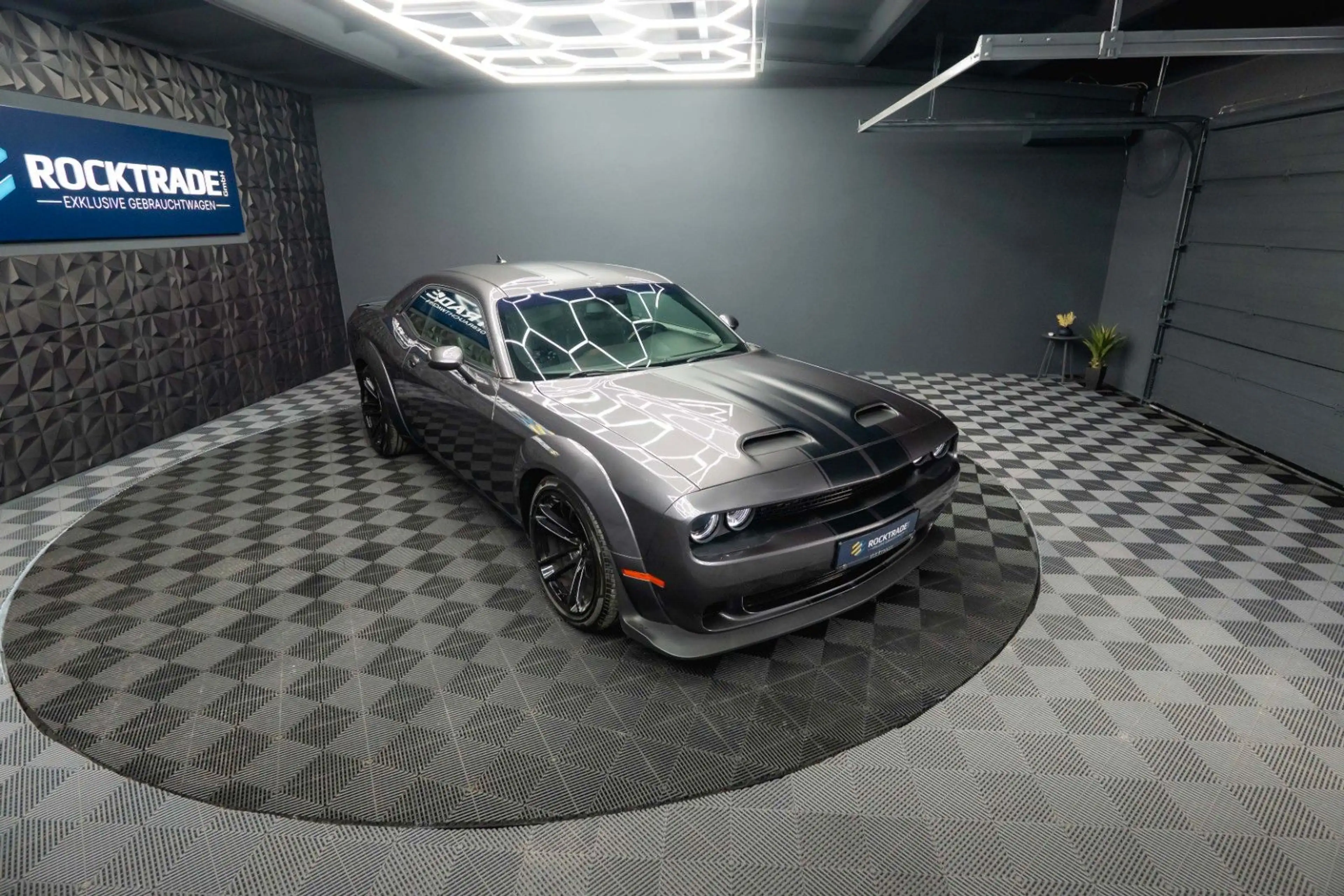 Dodge Challenger 5.7 V8 R/T SRT WIDE BODY Super Track — photo 7